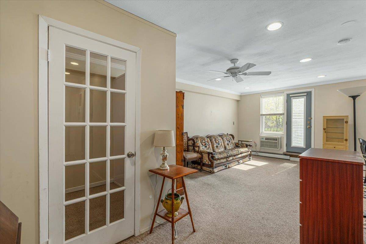 Lynbrook, NY 11563,596 Broadway #11B