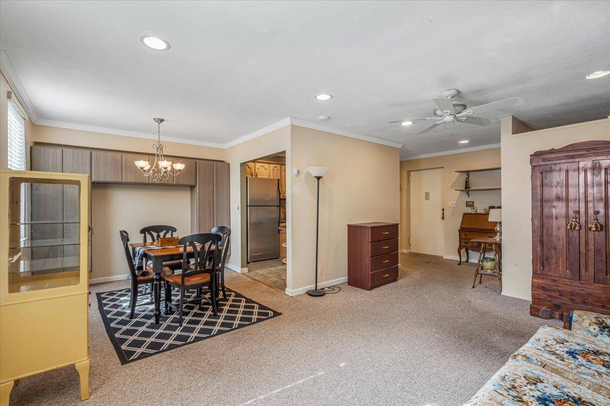 Lynbrook, NY 11563,596 Broadway #11B