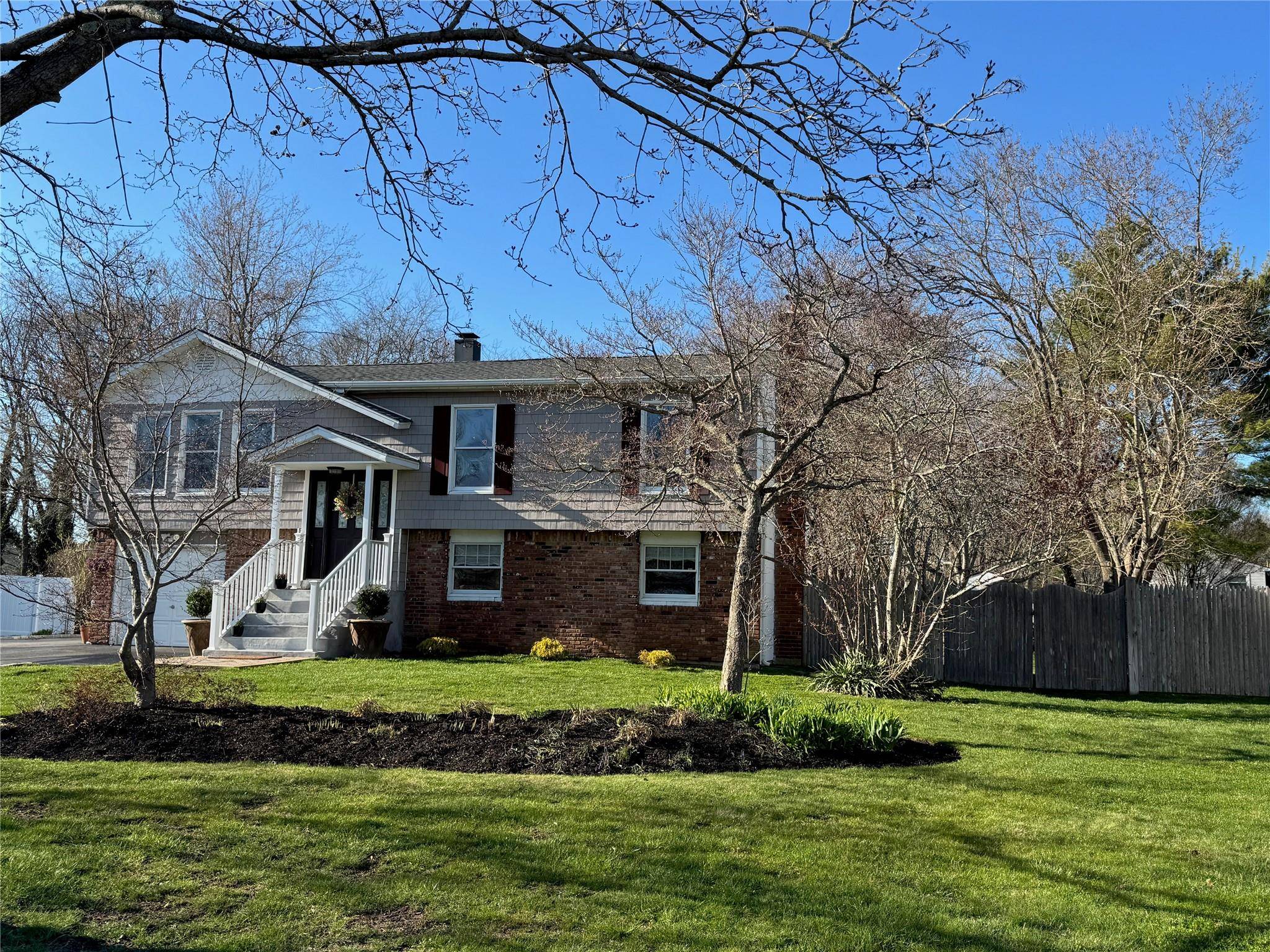 Coram, NY 11727,5 Humming LN