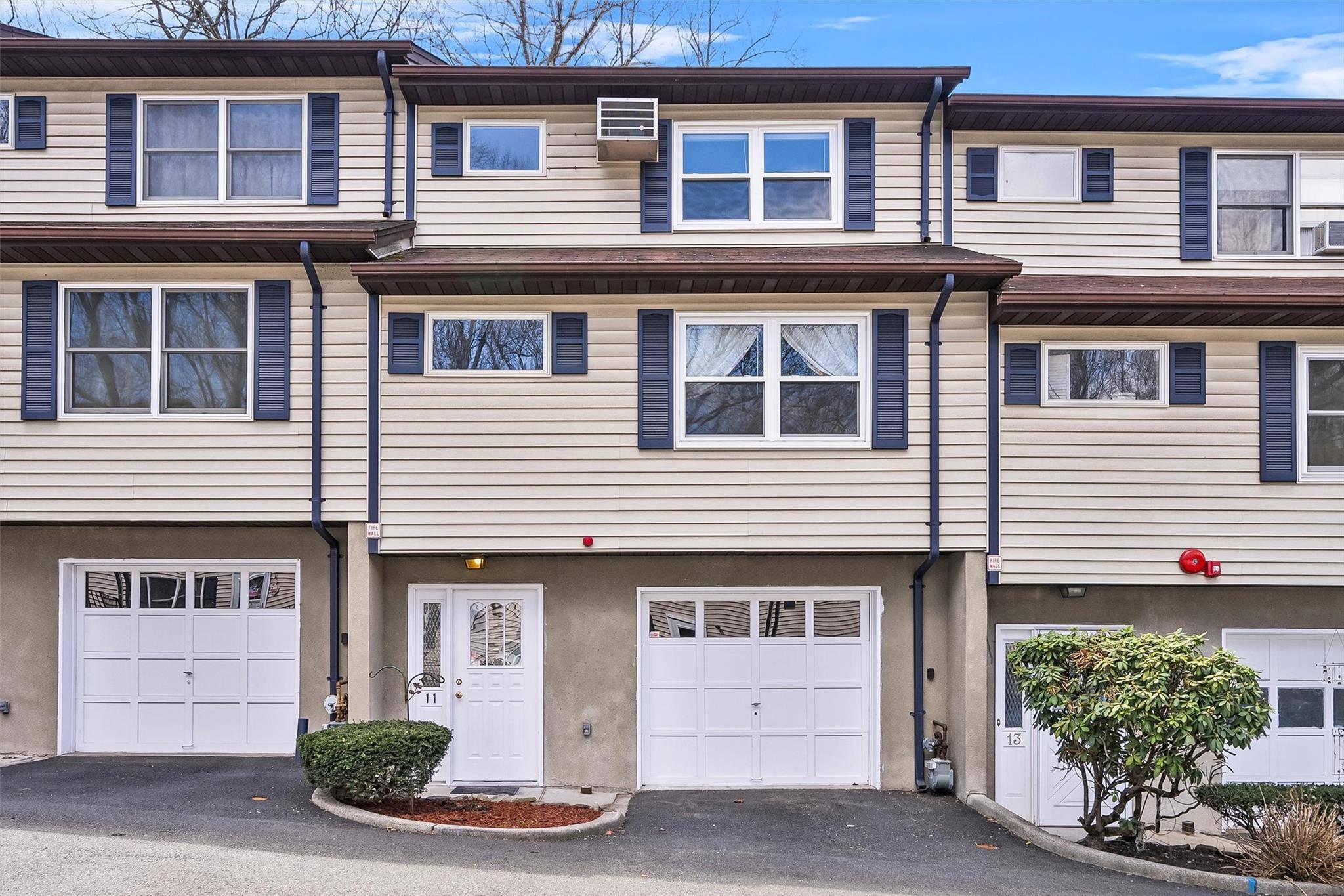 Valley Cottage, NY 10989,11 Allegra DR