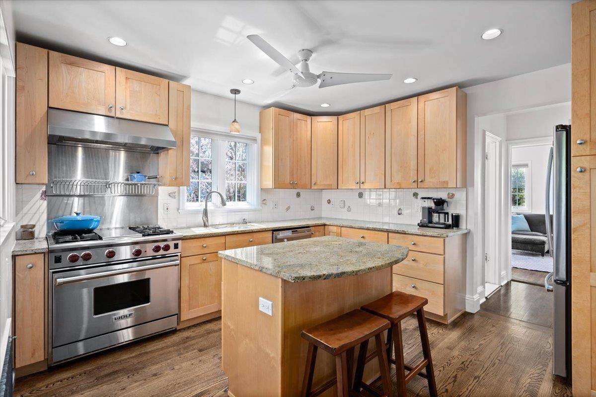 Larchmont, NY 10538,25 Dante ST