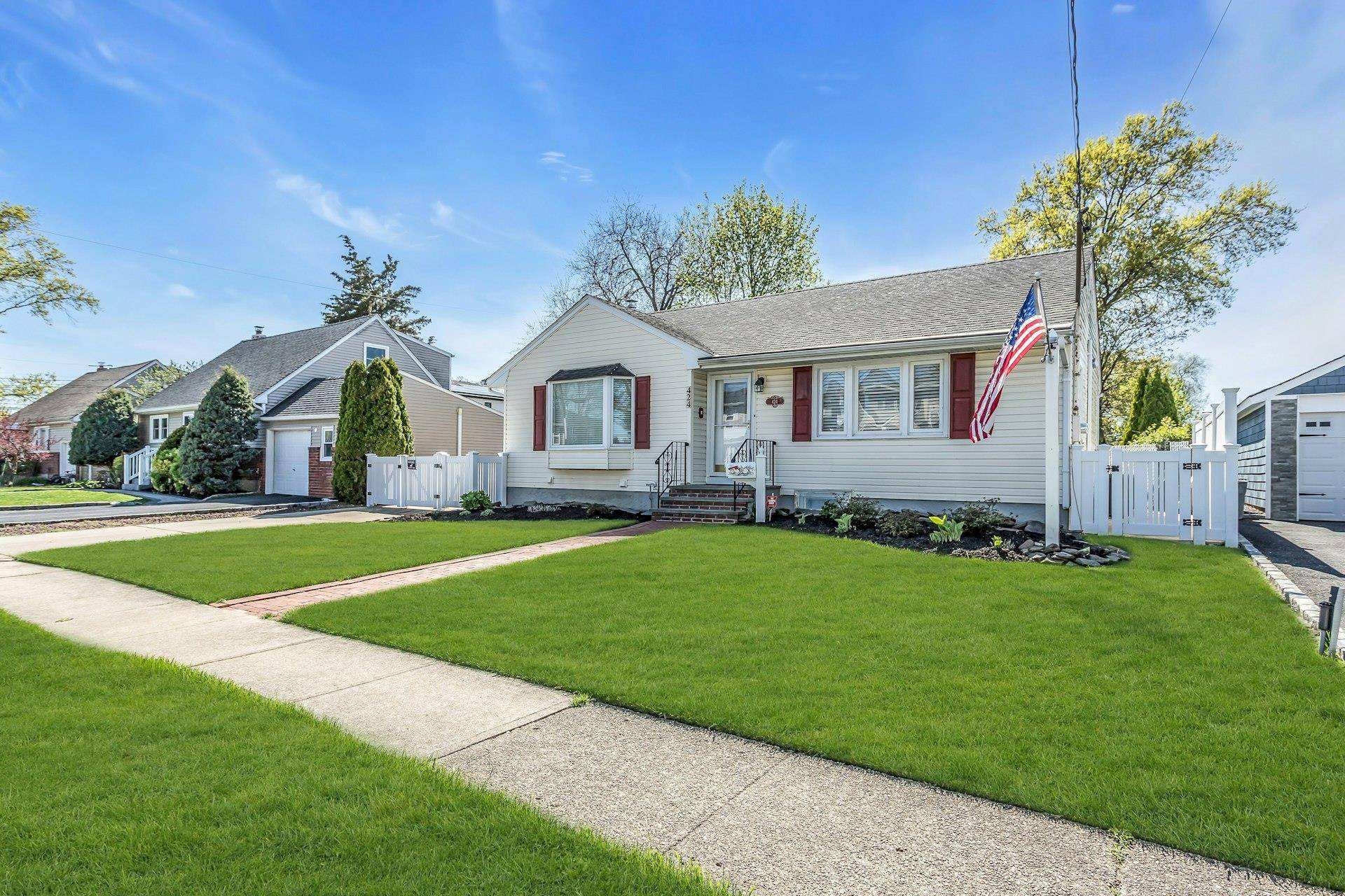 East Meadow, NY 11554,424 Hilda ST