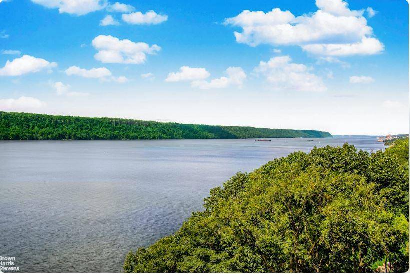 Bronx, NY 10463,2521 Palisade AVE #8C