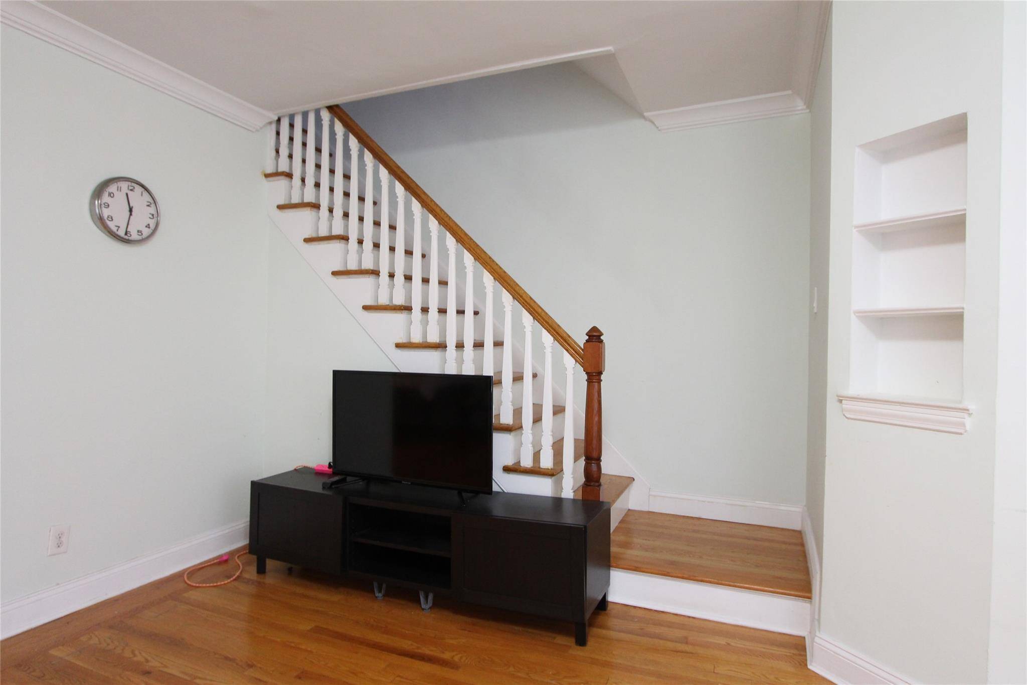 Middle Village, NY 11379,62-20 79th ST