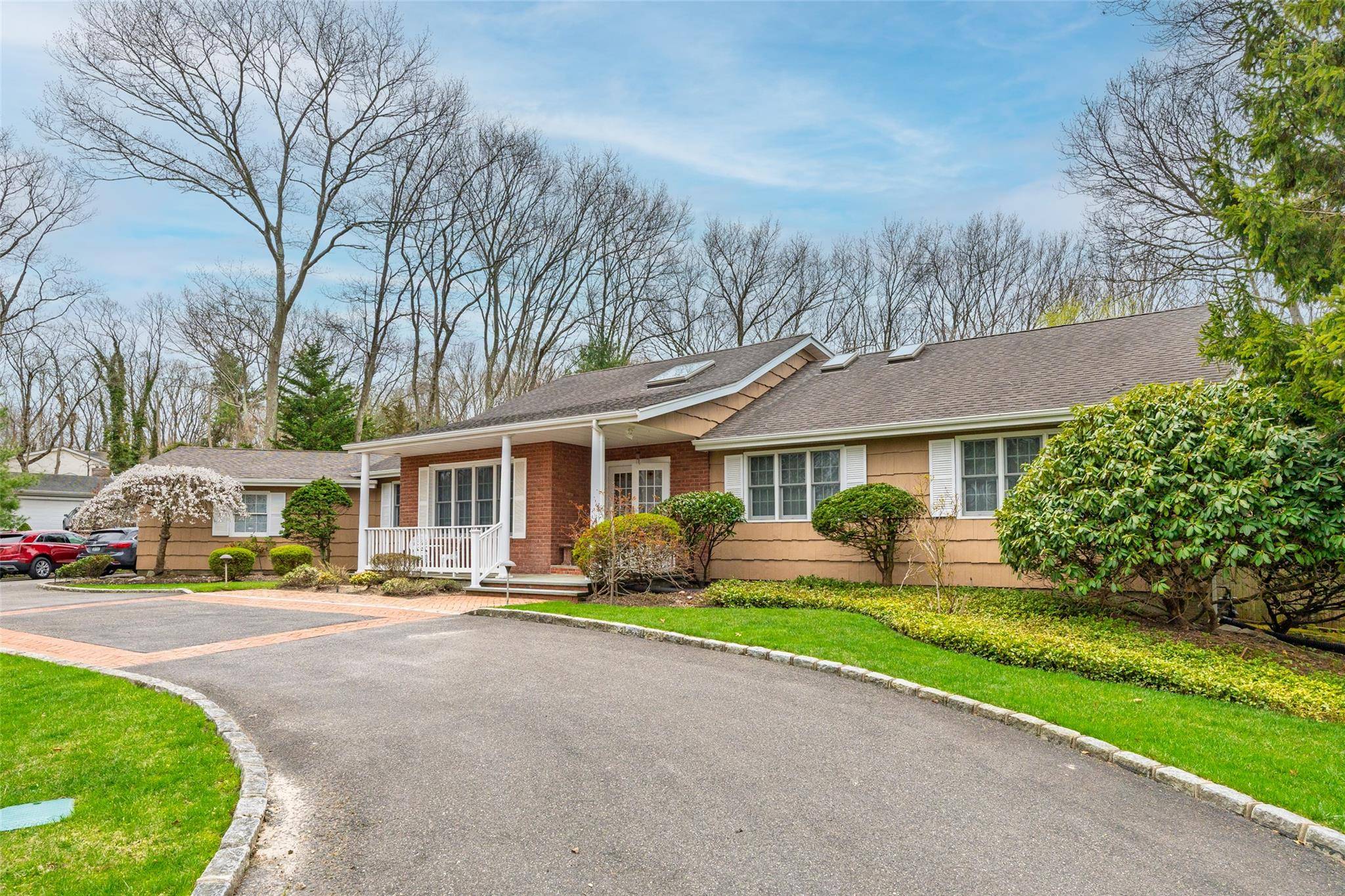 Melville, NY 11747,22 Round Tree DR