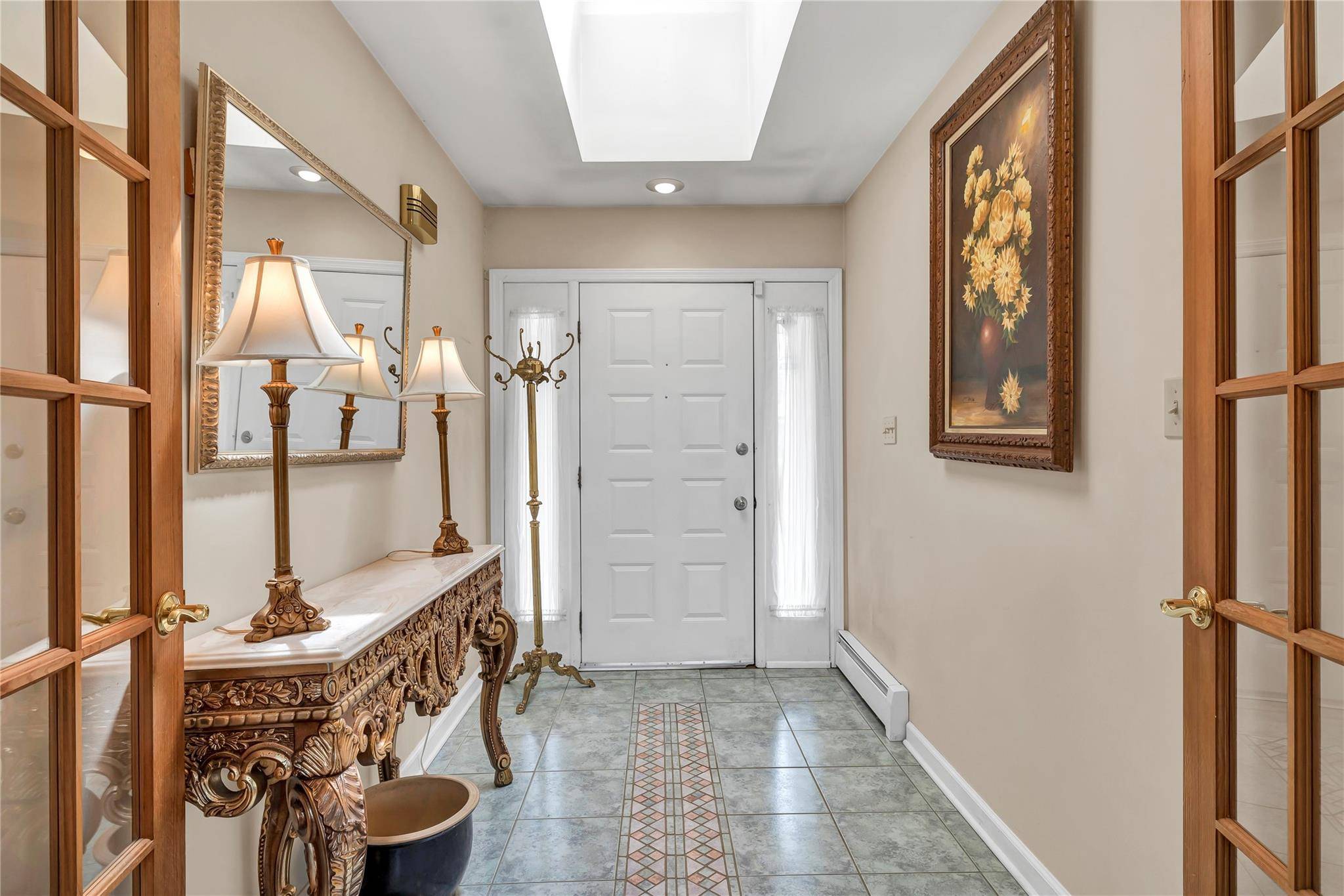 Hampton Bays, NY 11946,20 Oak LN
