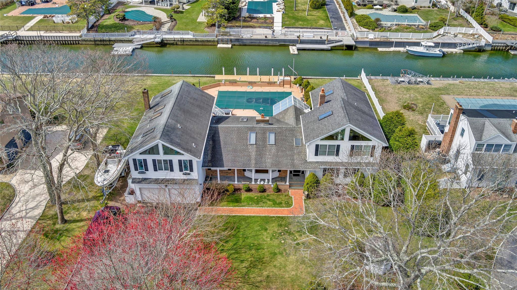Hampton Bays, NY 11946,20 Oak LN