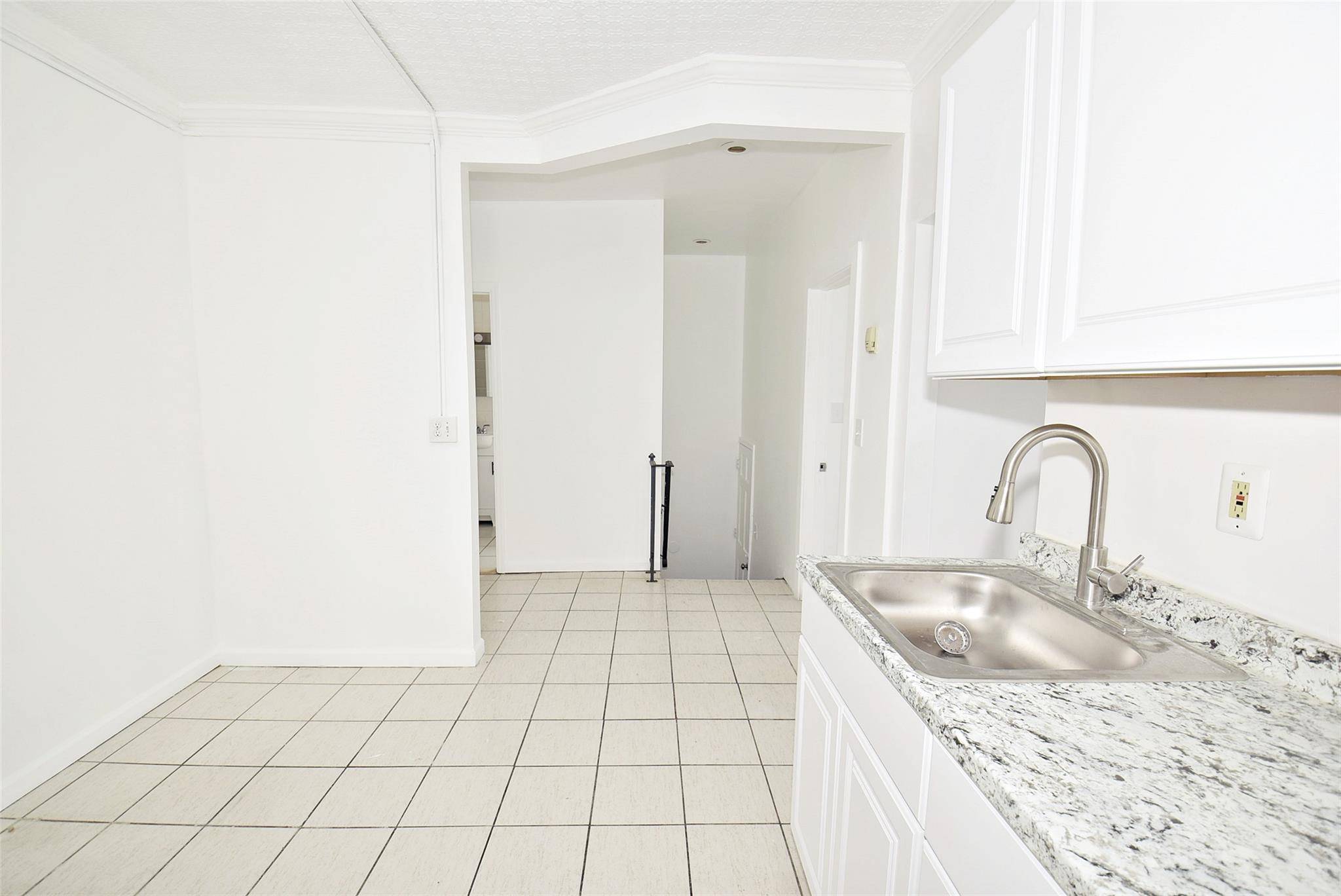 Elmont, NY 11003,221 Lehrer AVE