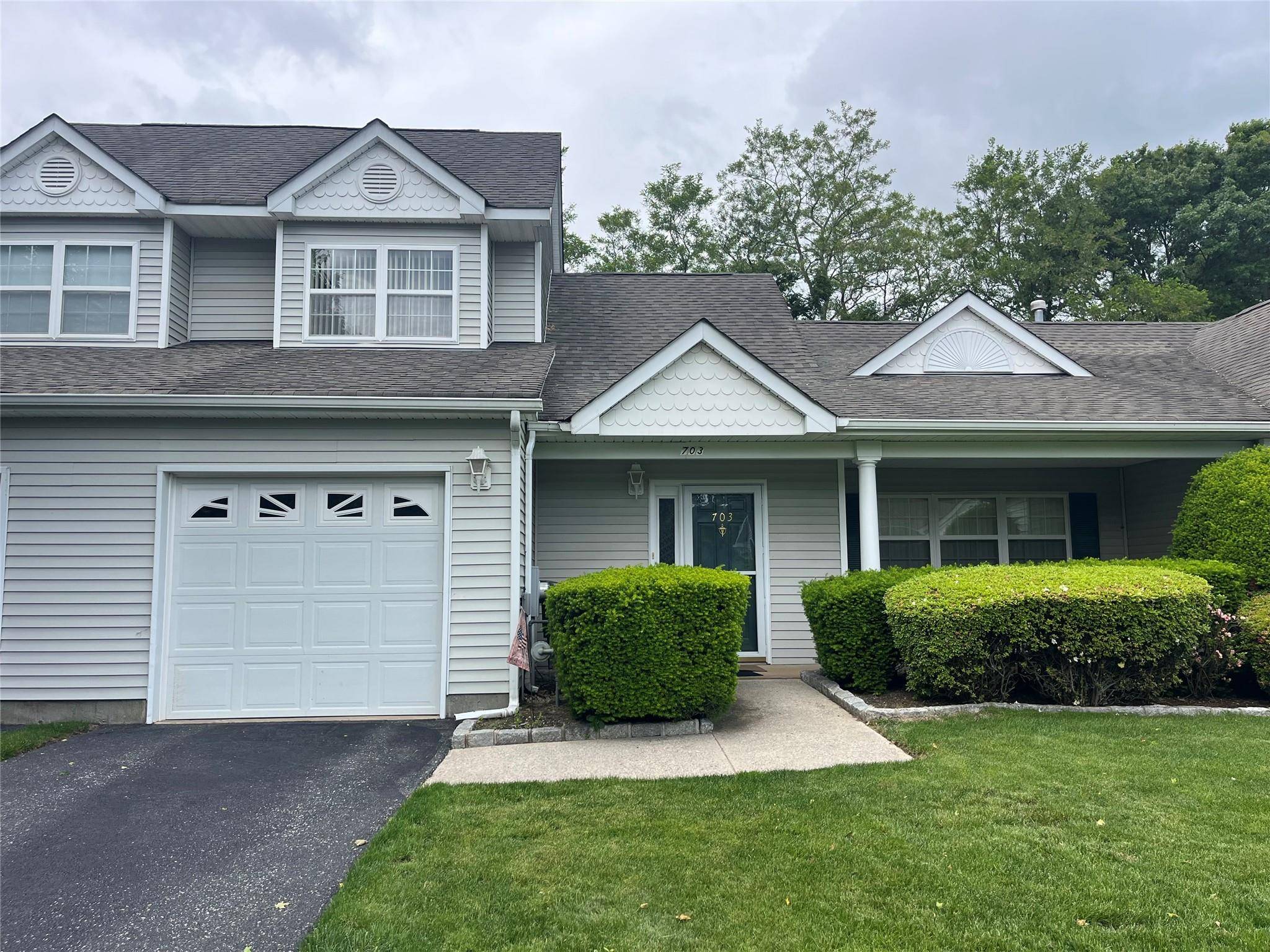 Riverhead, NY 11901,703 Pebble Beach PATH
