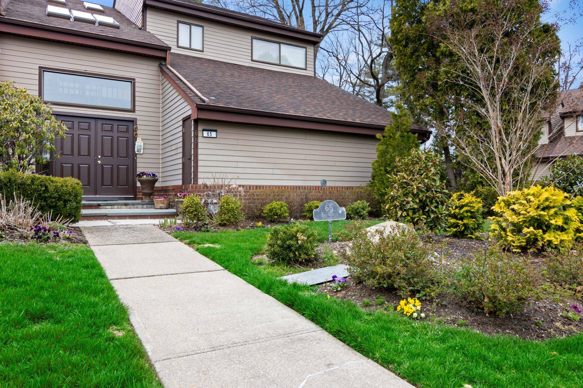 Glen Head, NY 11545,65 The Circle #65