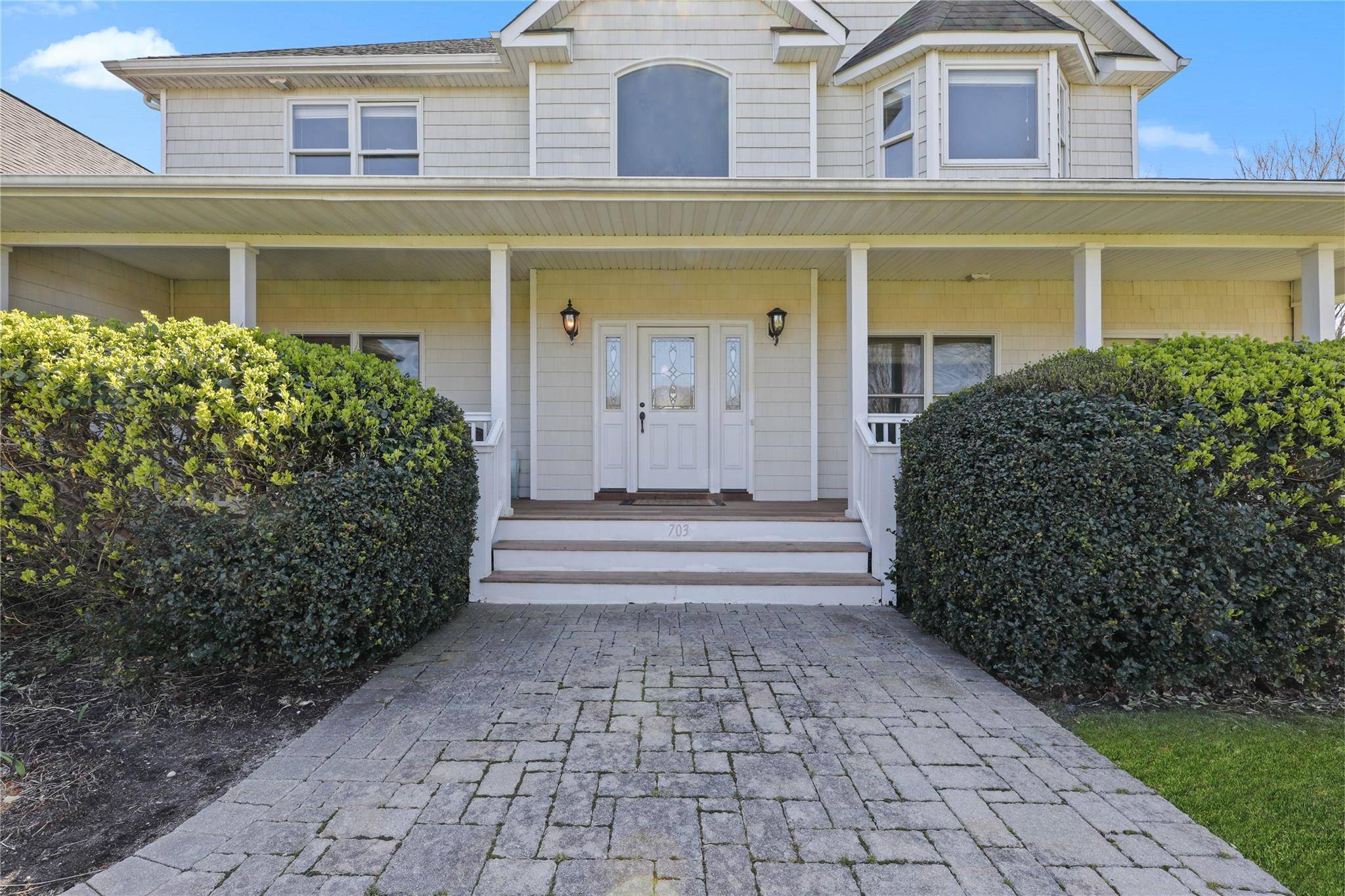 Jamesport, NY 11901,703 Herricks LN