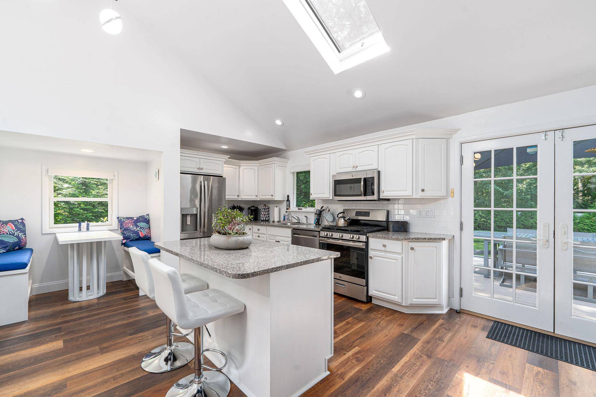 Mattituck, NY 11952,410 Cedar DR