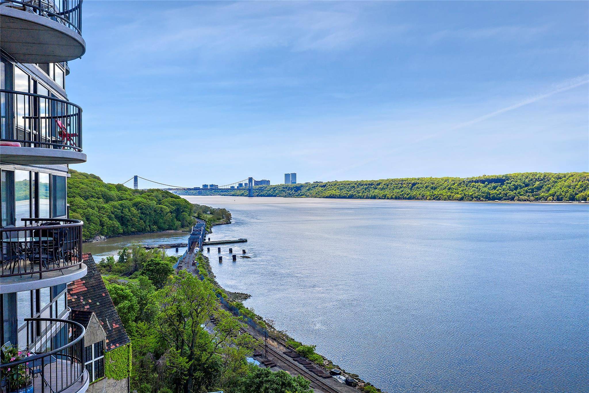 Bronx, NY 10463,2521 Palisade AVE #6A