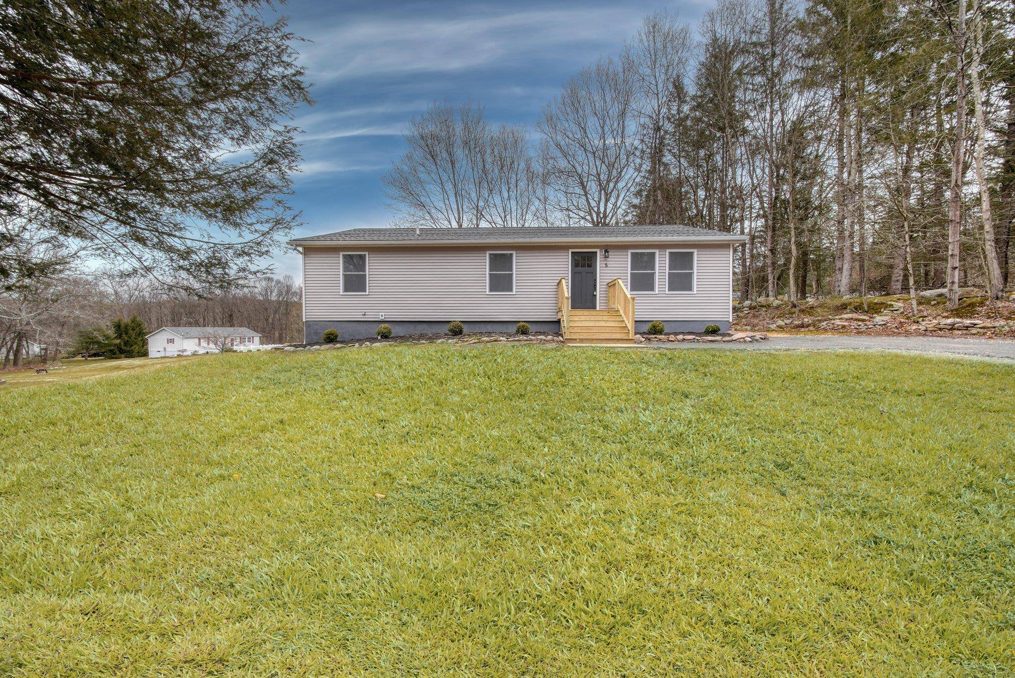 Port Jervis, NY 12771,5 Schoolhouse LN