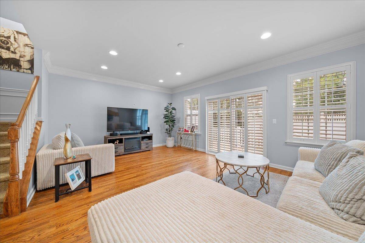 Massapequa, NY 11758,94 Paget LN #94