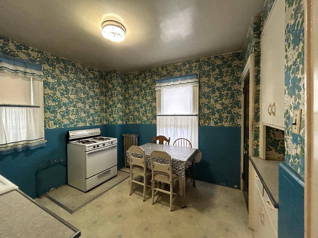 Elmhurst, NY 11373,42-61 78th ST