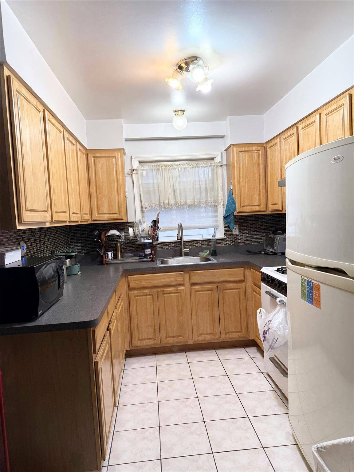 Flushing, NY 11358,47-11 197th ST