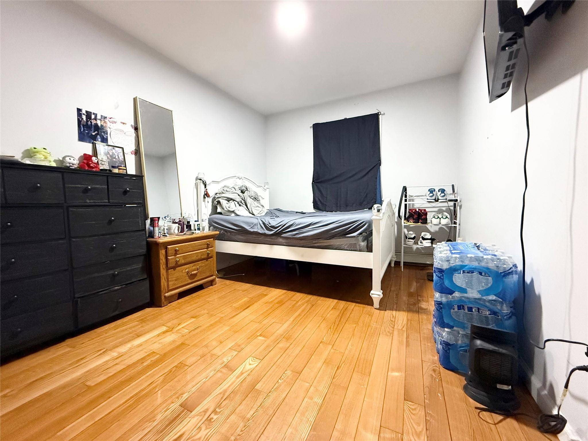 Flushing, NY 11358,47-11 197th ST