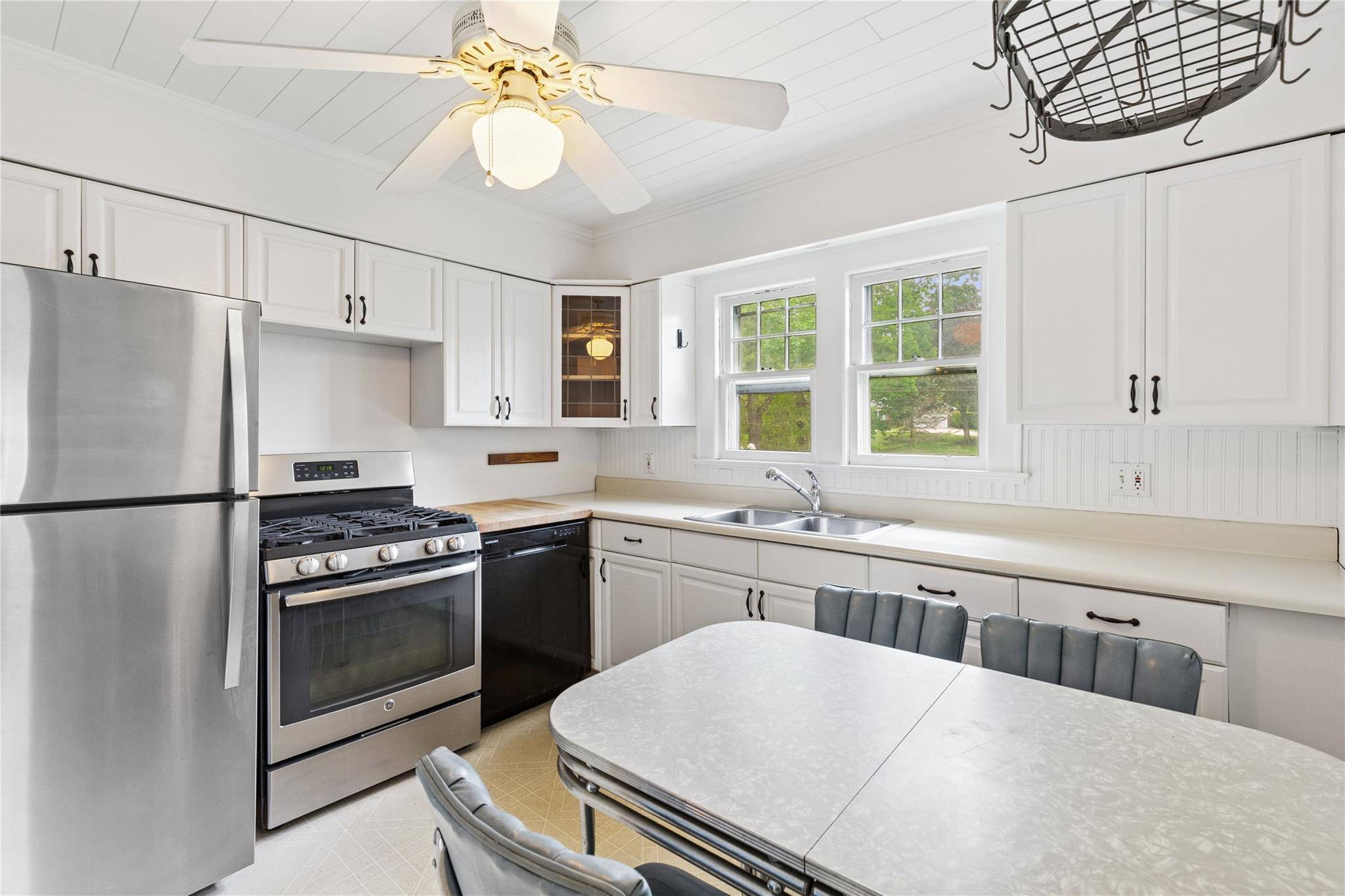 Aquebogue, NY 11931,309 Church LN