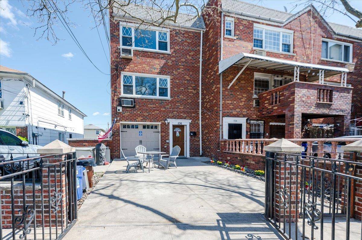 Bronx, NY 10465,536 Throggs Neck EXPY