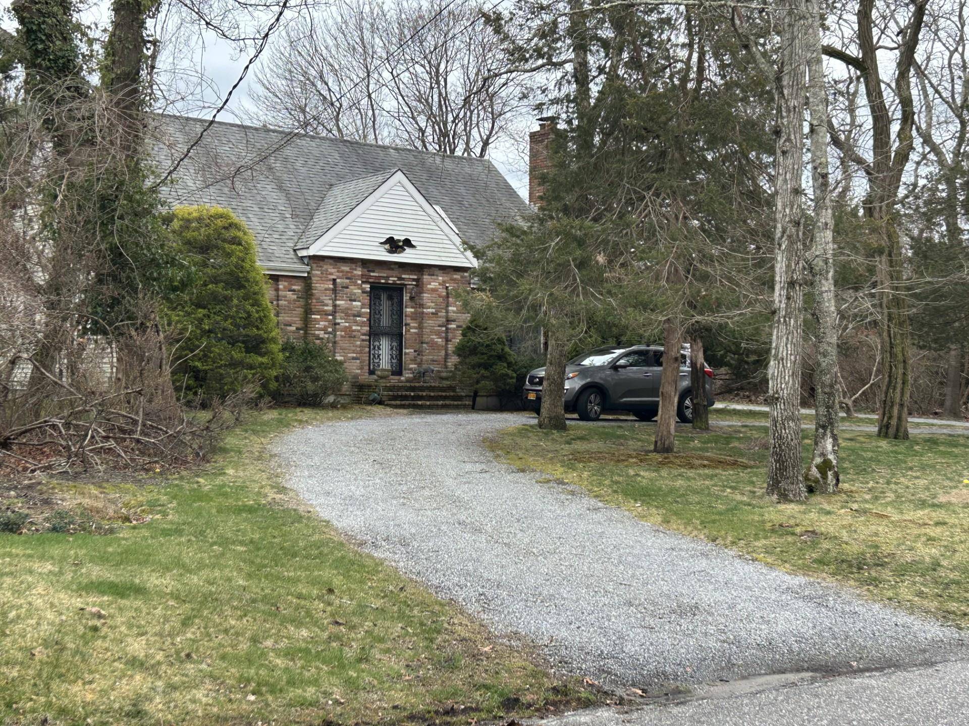 Westhampton Beach, NY 11978,37 School ST