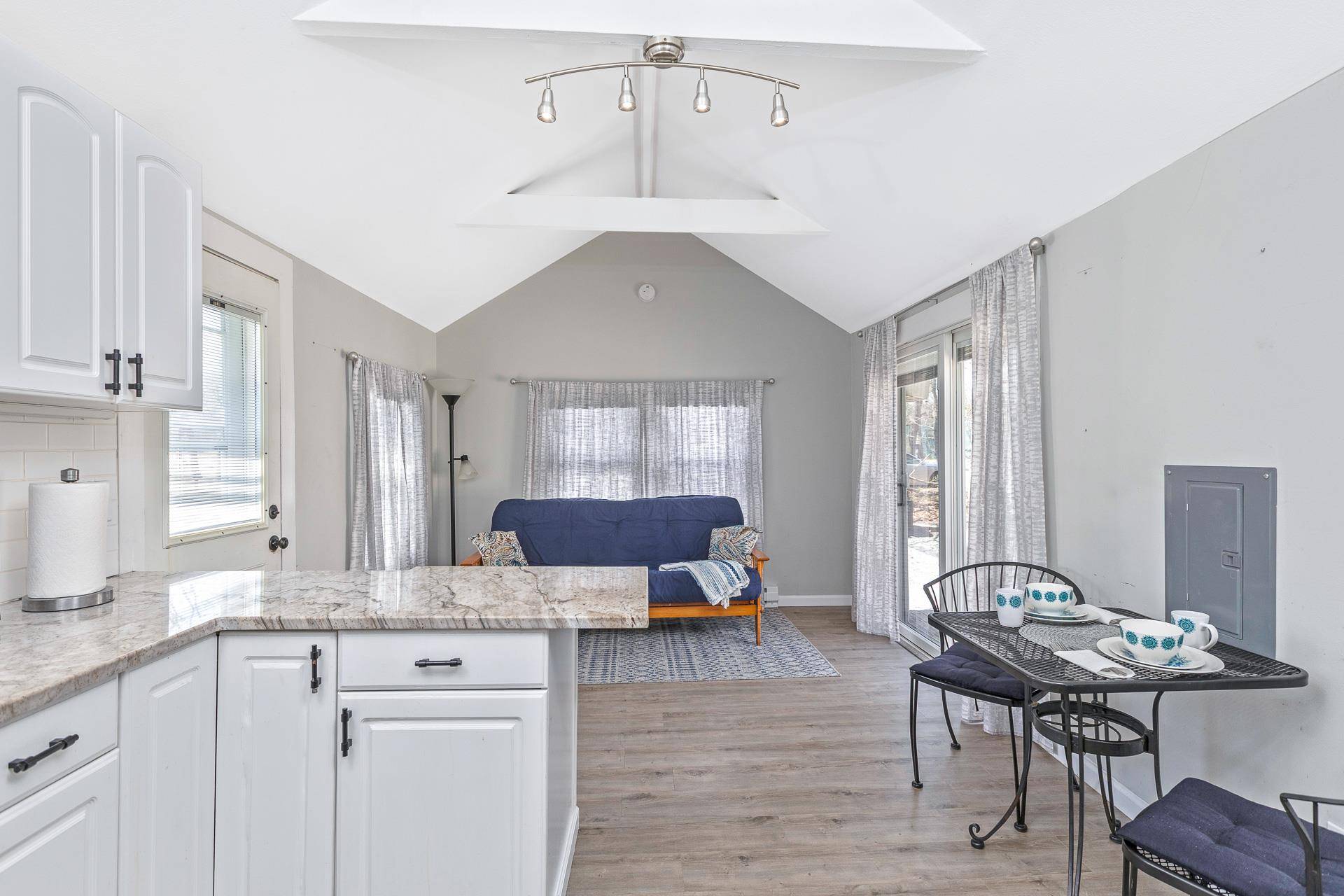 Westhampton Beach, NY 11978,572A Montauk HWY