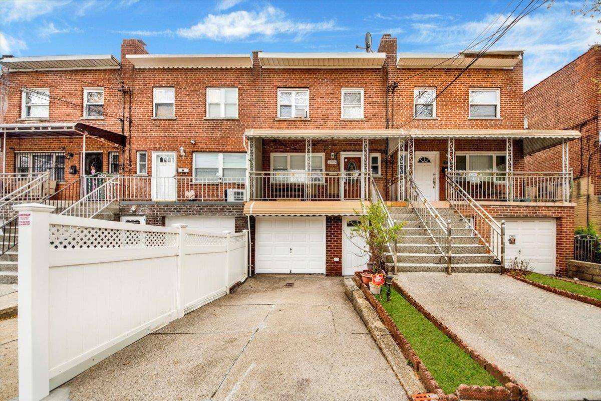 Bronx, NY 10469,2559 Seymour AVE