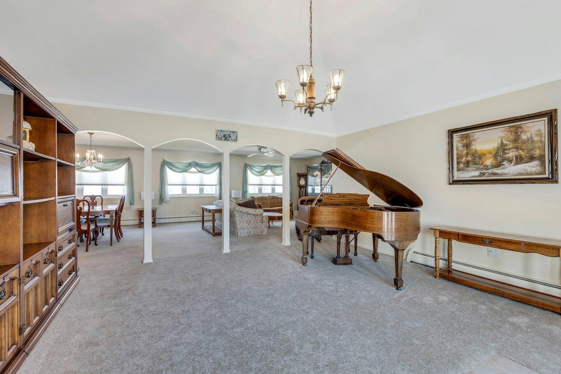 East Northport, NY 11731,176 Continental AVE
