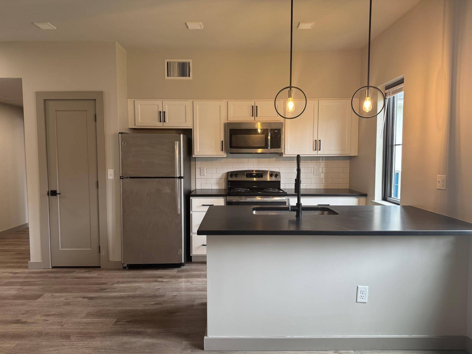 Poughkeepsie, NY 12601,472 MAPLE ST #A-15