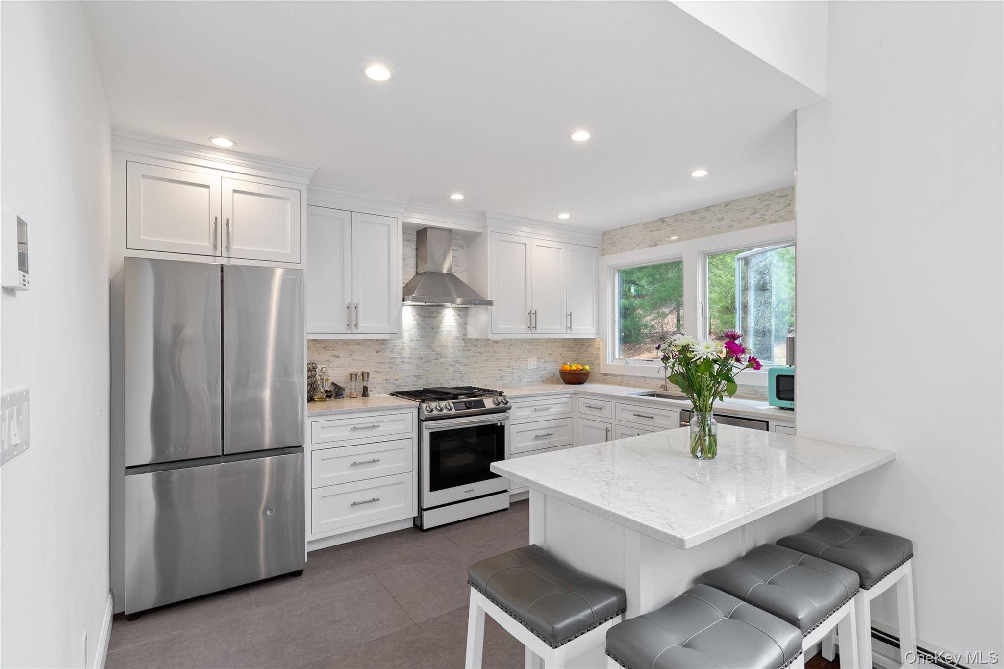 East Hampton, NY 11937,27 Ely Brook RD