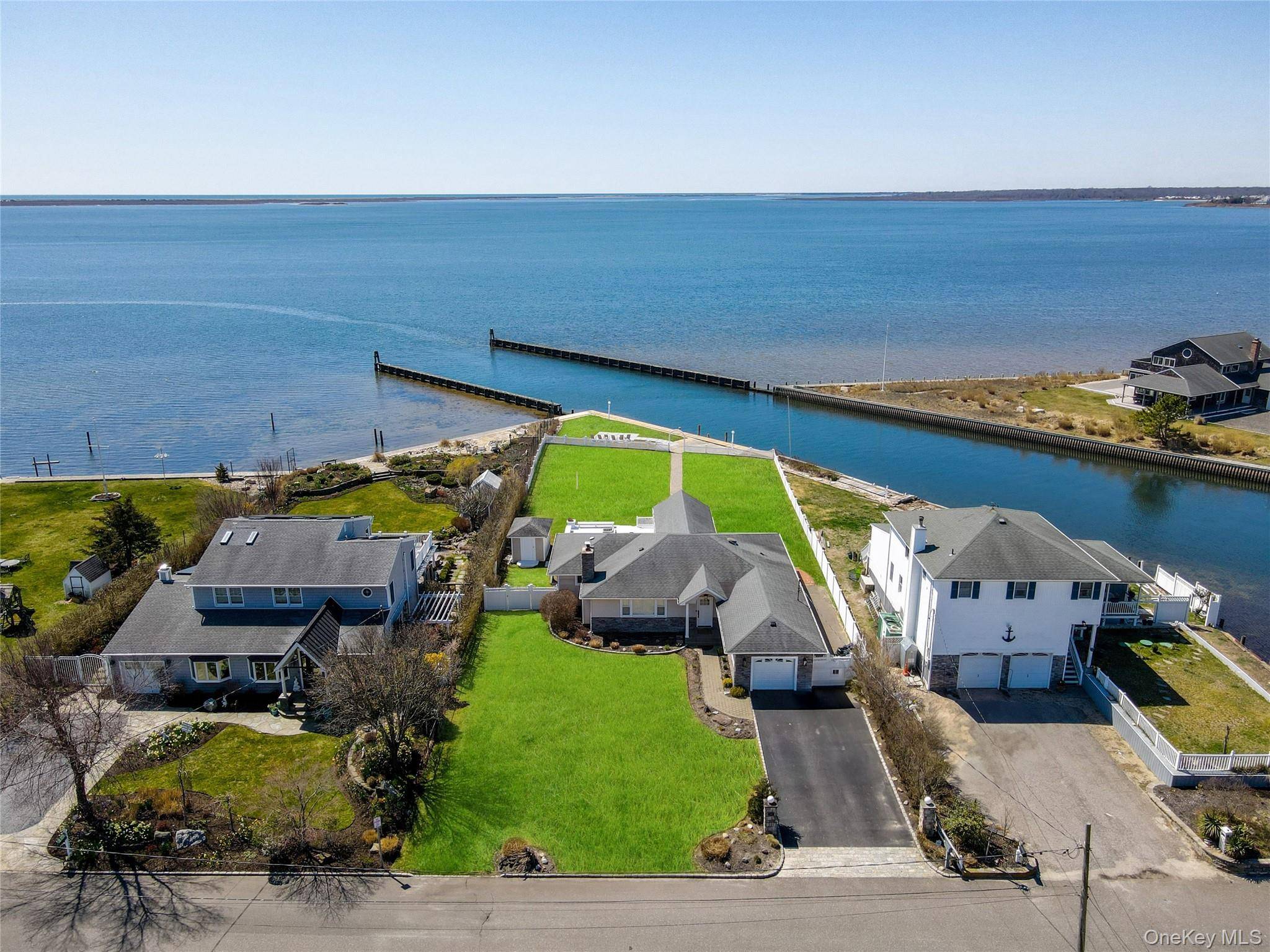 Center Moriches, NY 11934,40 Laura Lee DR