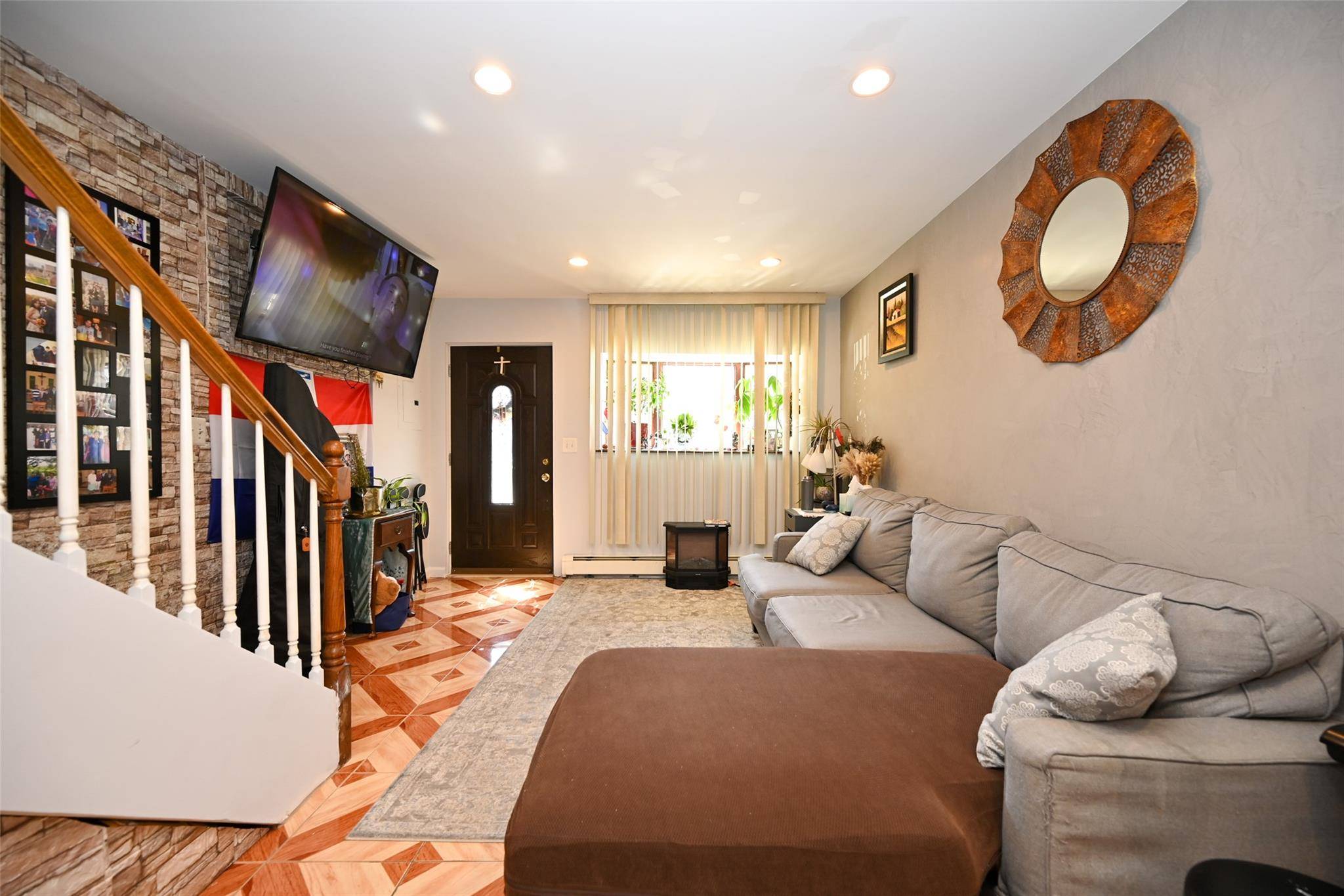 Howard Beach, NY 11414,102-25 163 DR