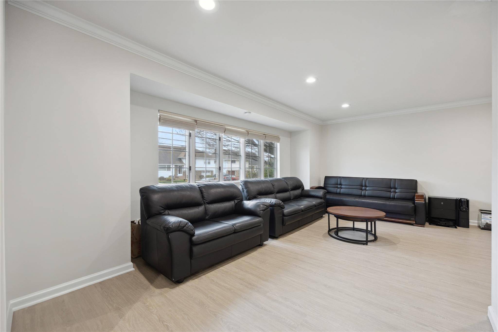 Oceanside, NY 11572,104 Murray DR