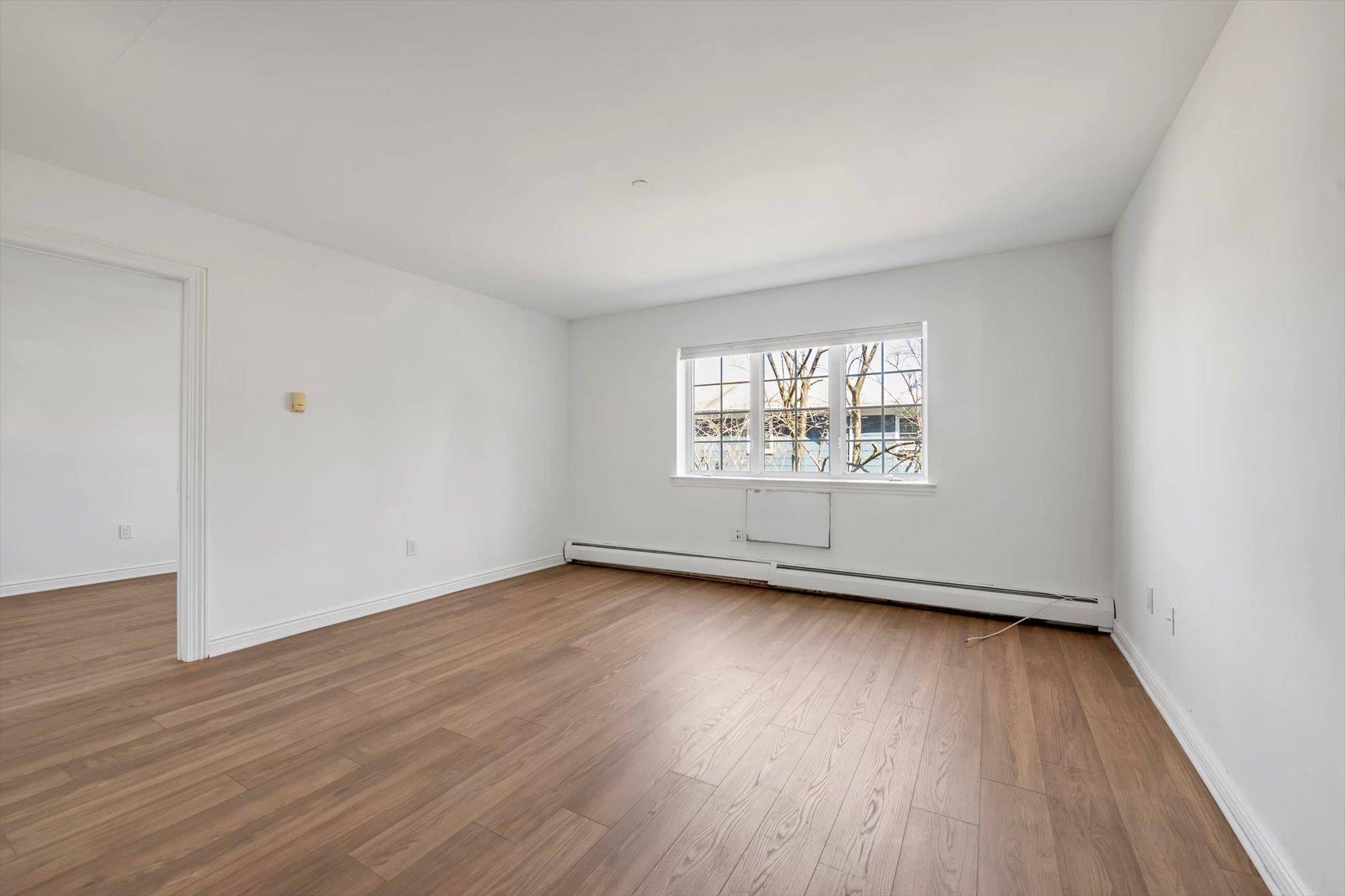 Middle Village, NY 11379,72-35 Metropolitan AVE #BD