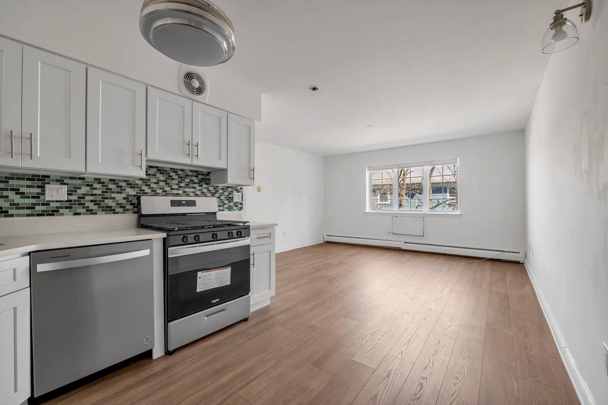 Middle Village, NY 11379,72-35 Metropolitan AVE #BD