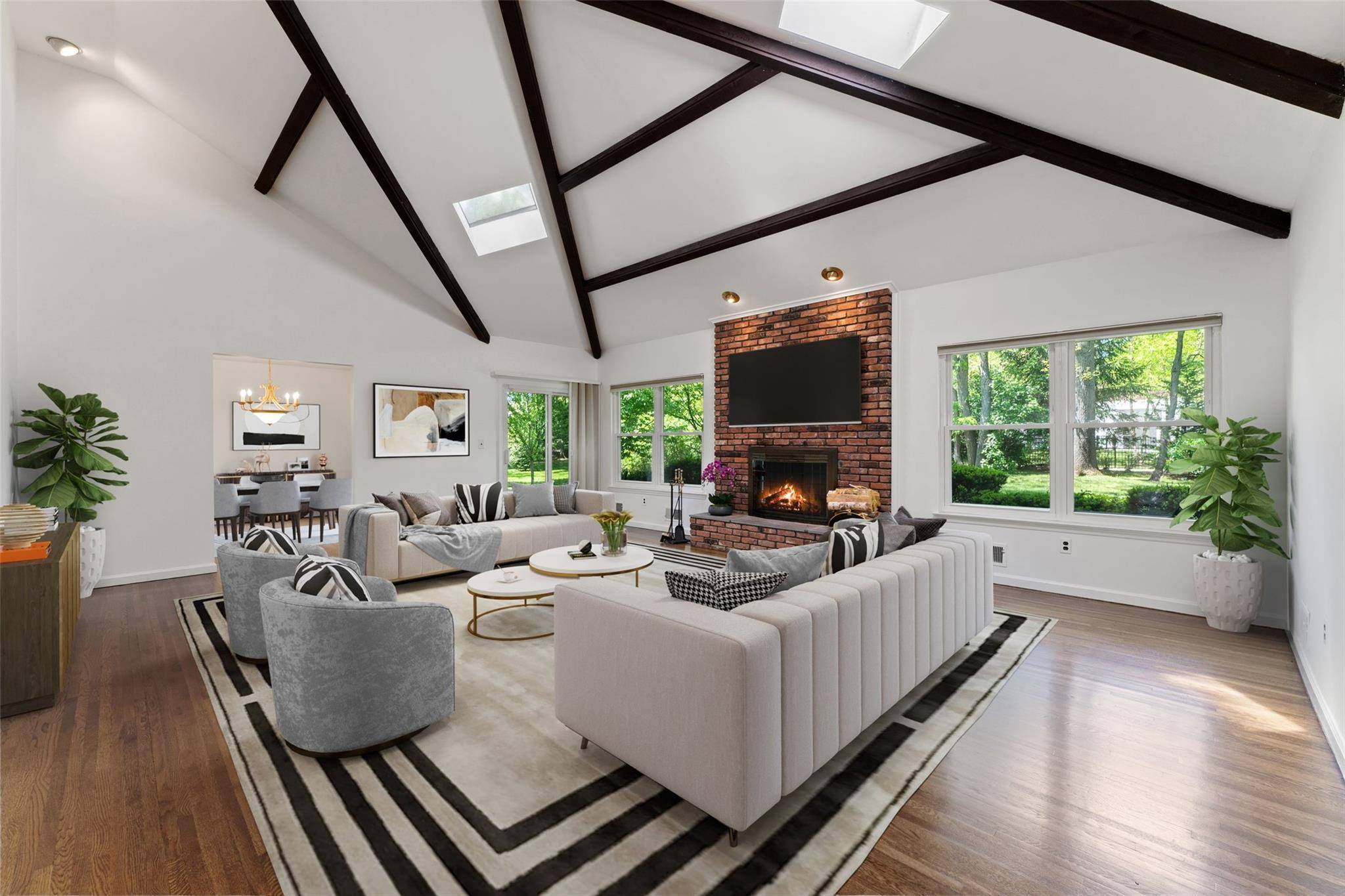 Scarsdale, NY 10583,25 Saxon Woods RD