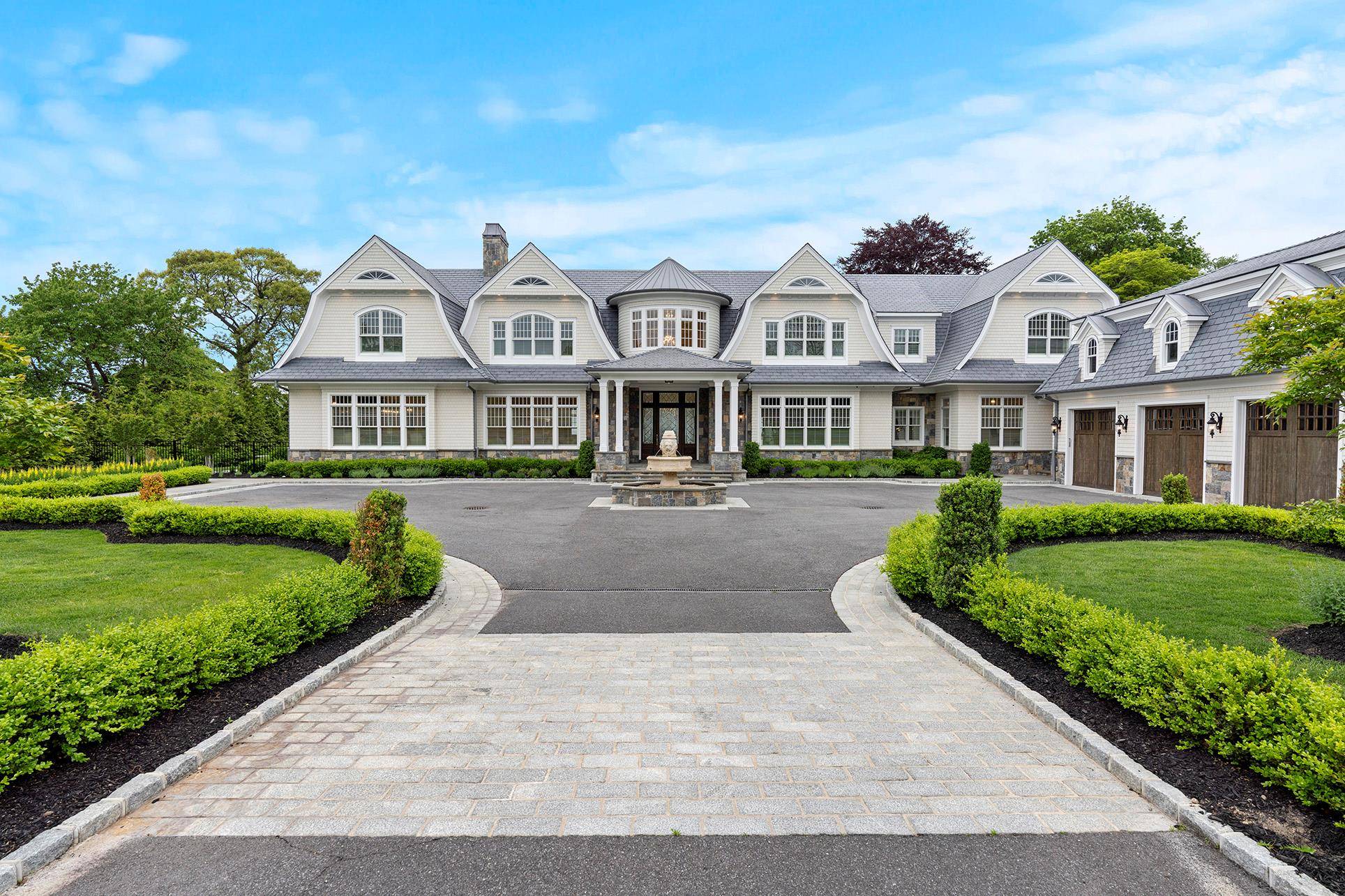 East Setauket, NY 11733,25 Brewster LN