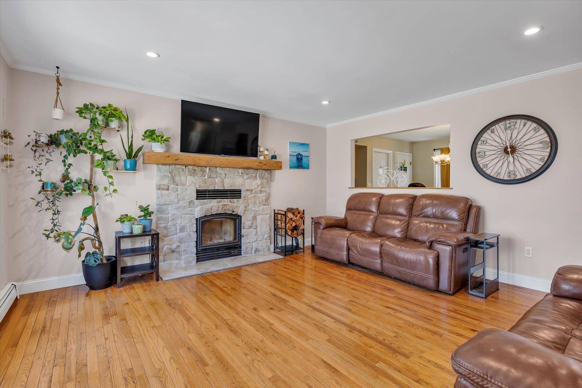 Center Moriches, NY 11934,27 Williams ST