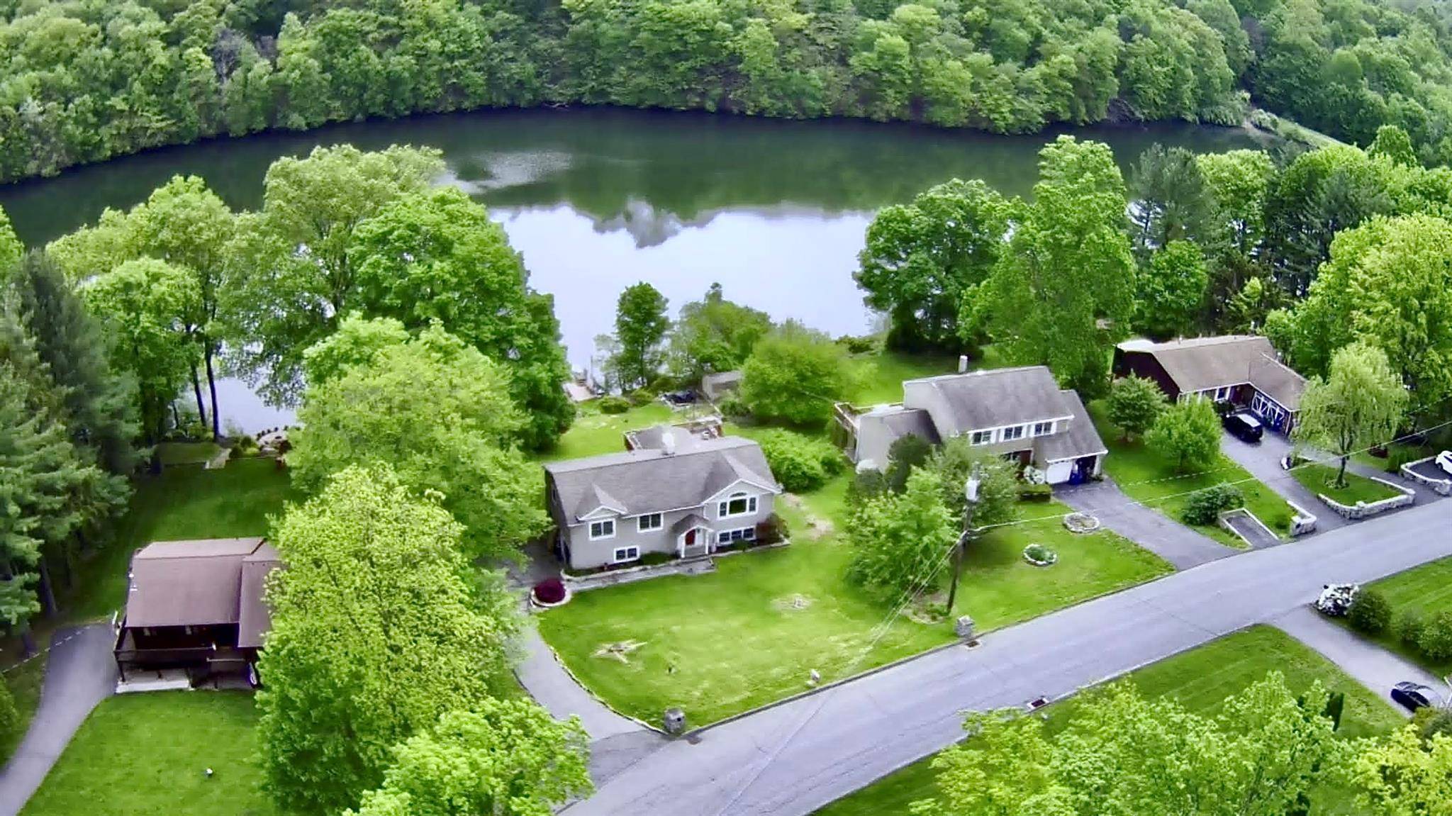 Mahopac, NY 10541,206 Beach DR