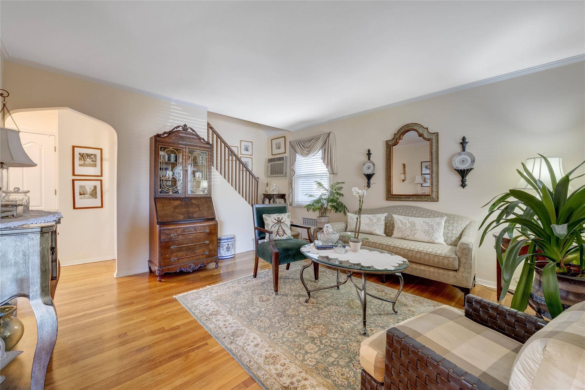 Mineola, NY 11501,448 White RD