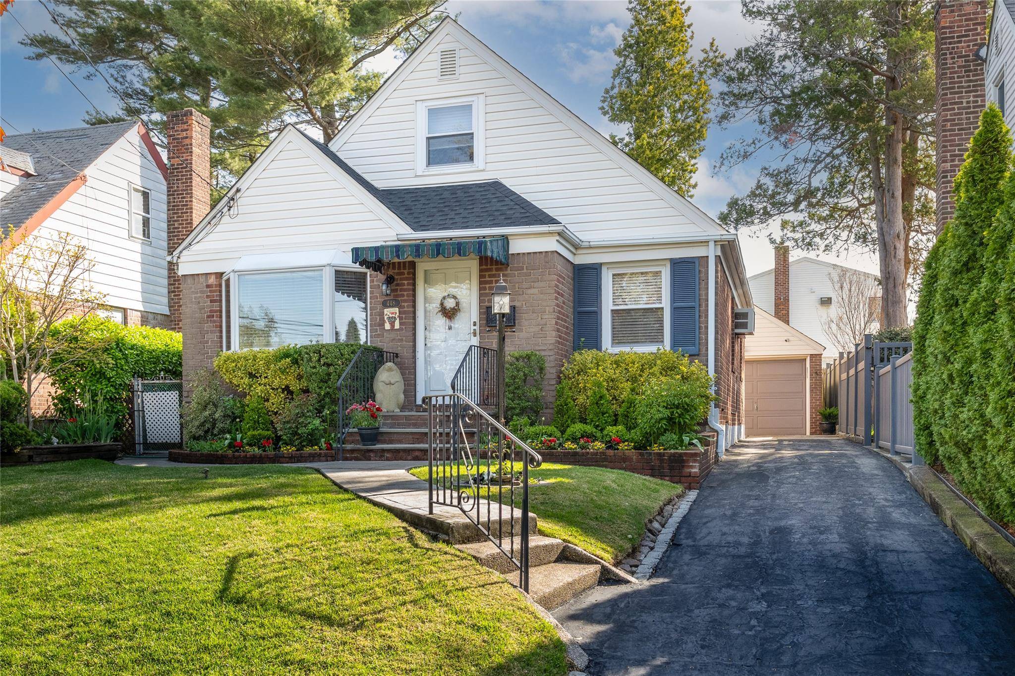 Mineola, NY 11501,448 White RD
