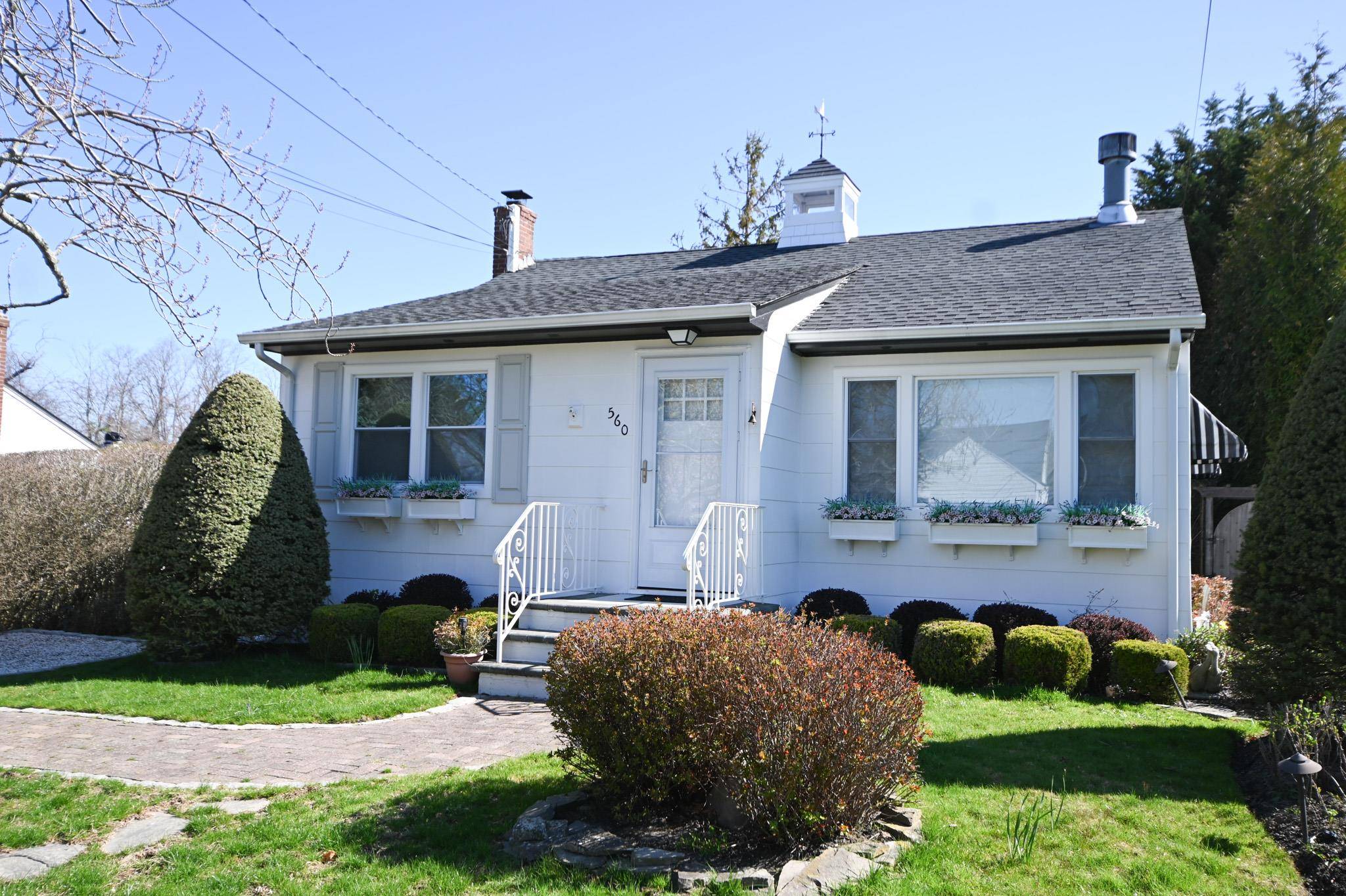 Southold, NY 11971,560 Clark RD