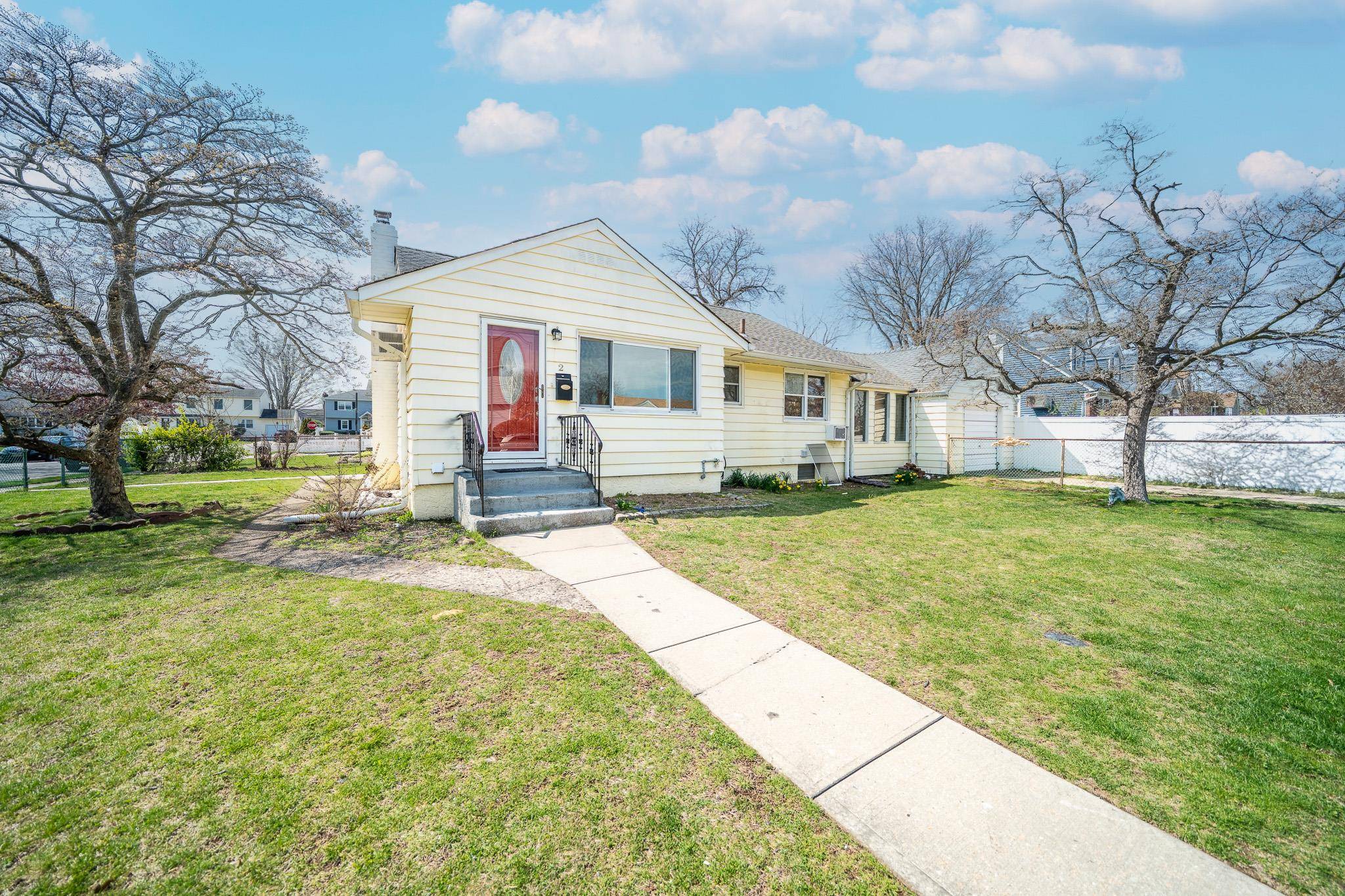 Hicksville, NY 11801,2 Ferndale DR