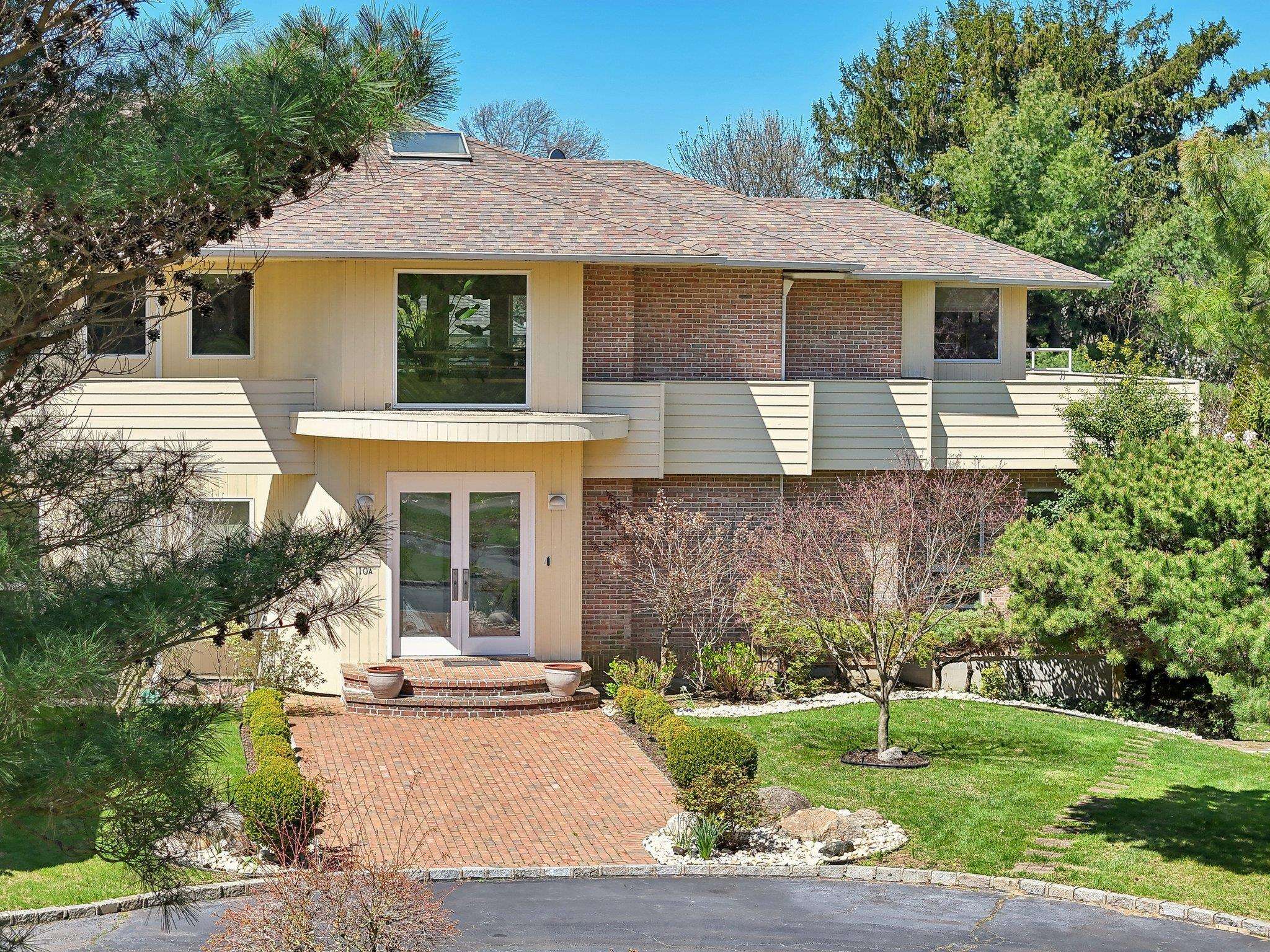 Great Neck, NY 11020,110A WINDSOR GATE