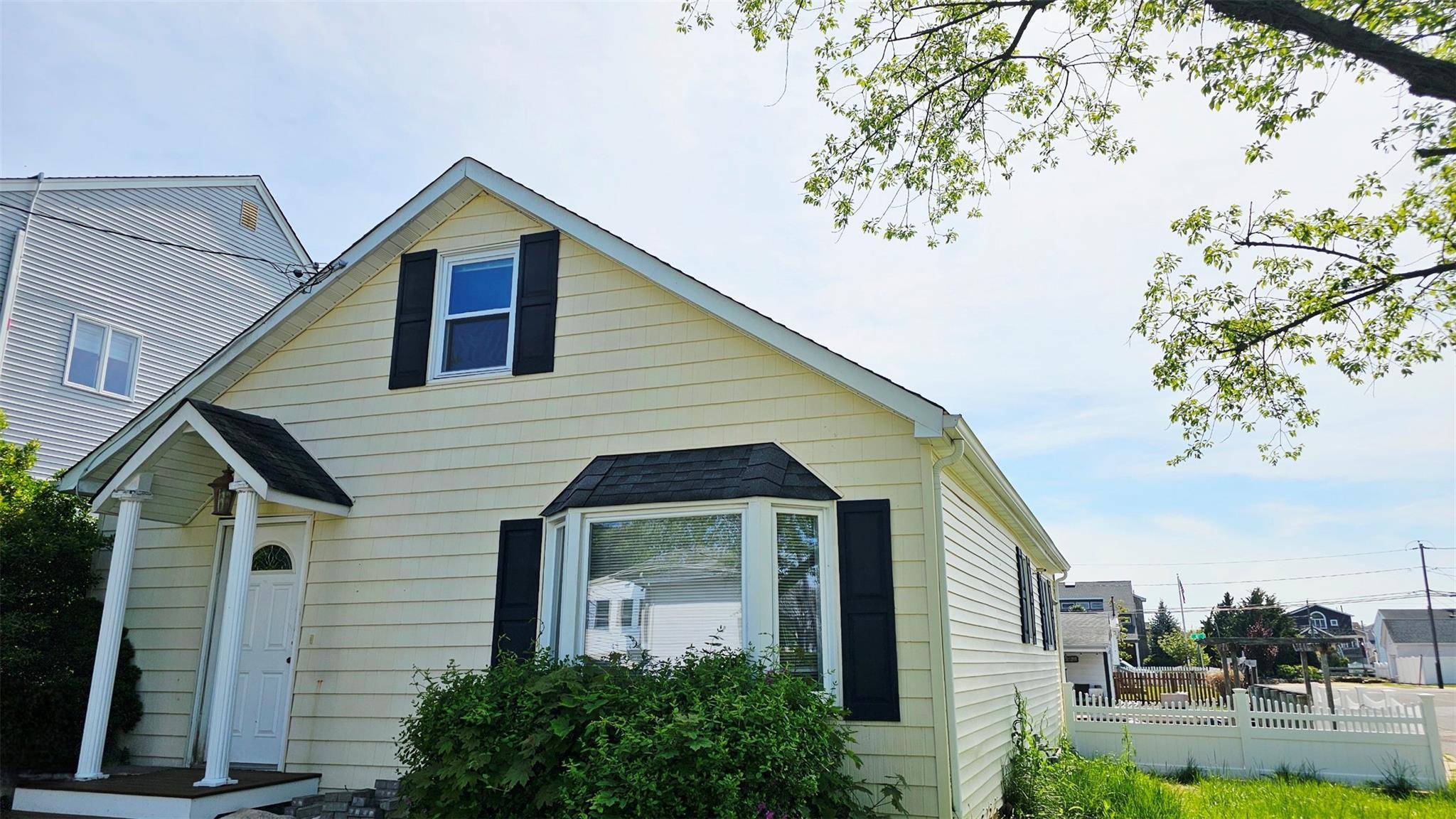 Lindenhurst, NY 11757,803 S Fifth ST