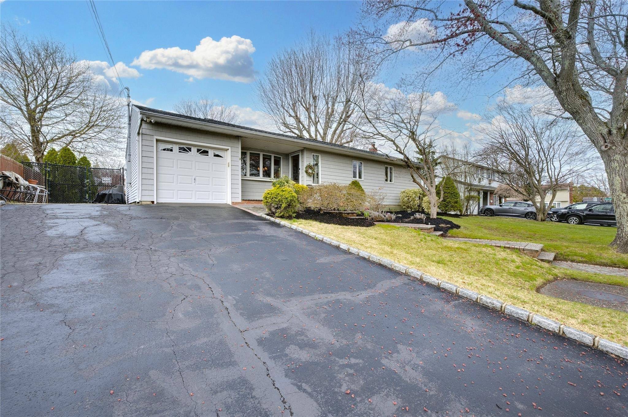 Commack, NY 11725,3 Grace Park