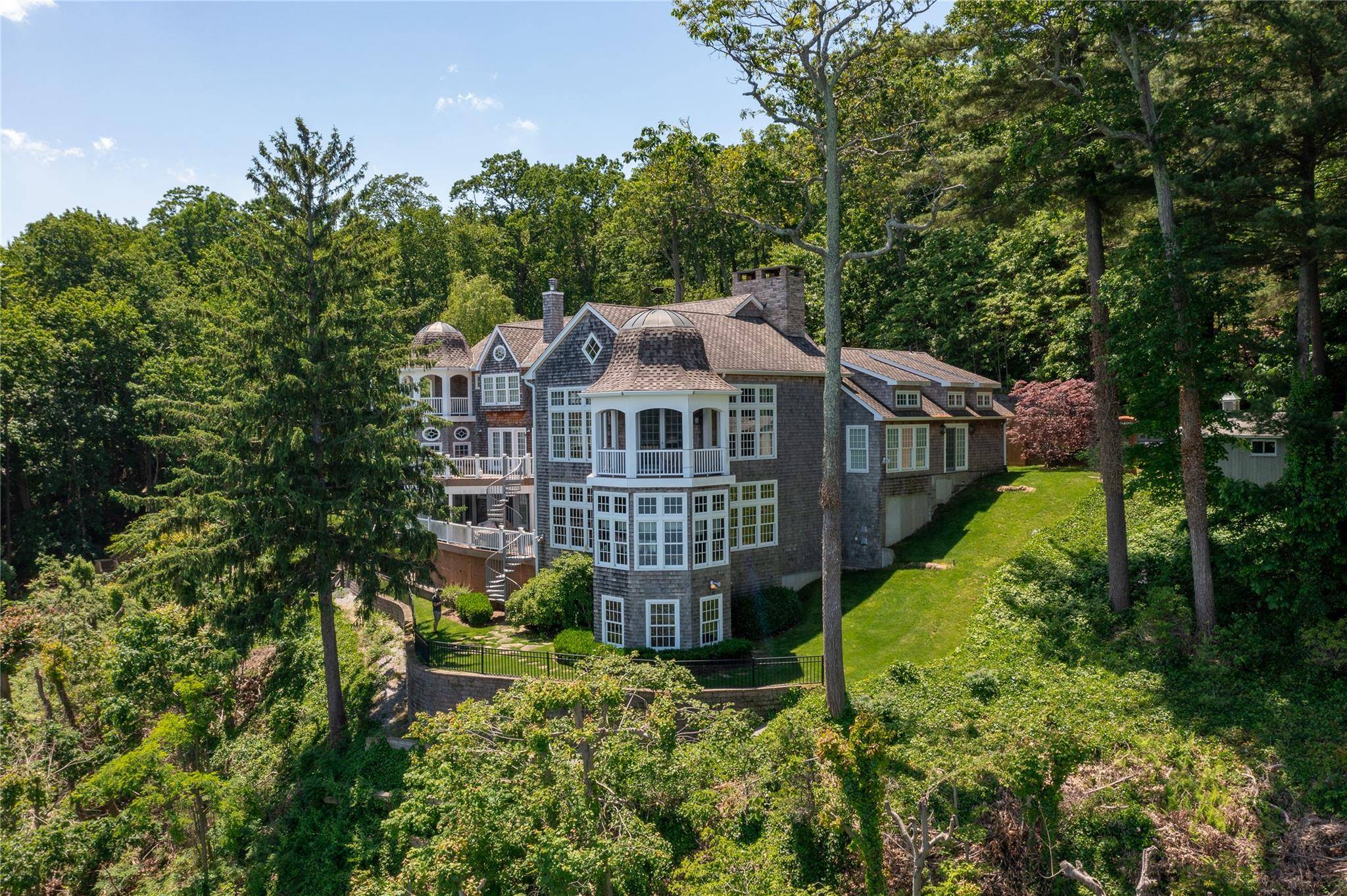 Laurel Hollow, NY 11791,1386 Ridge Road