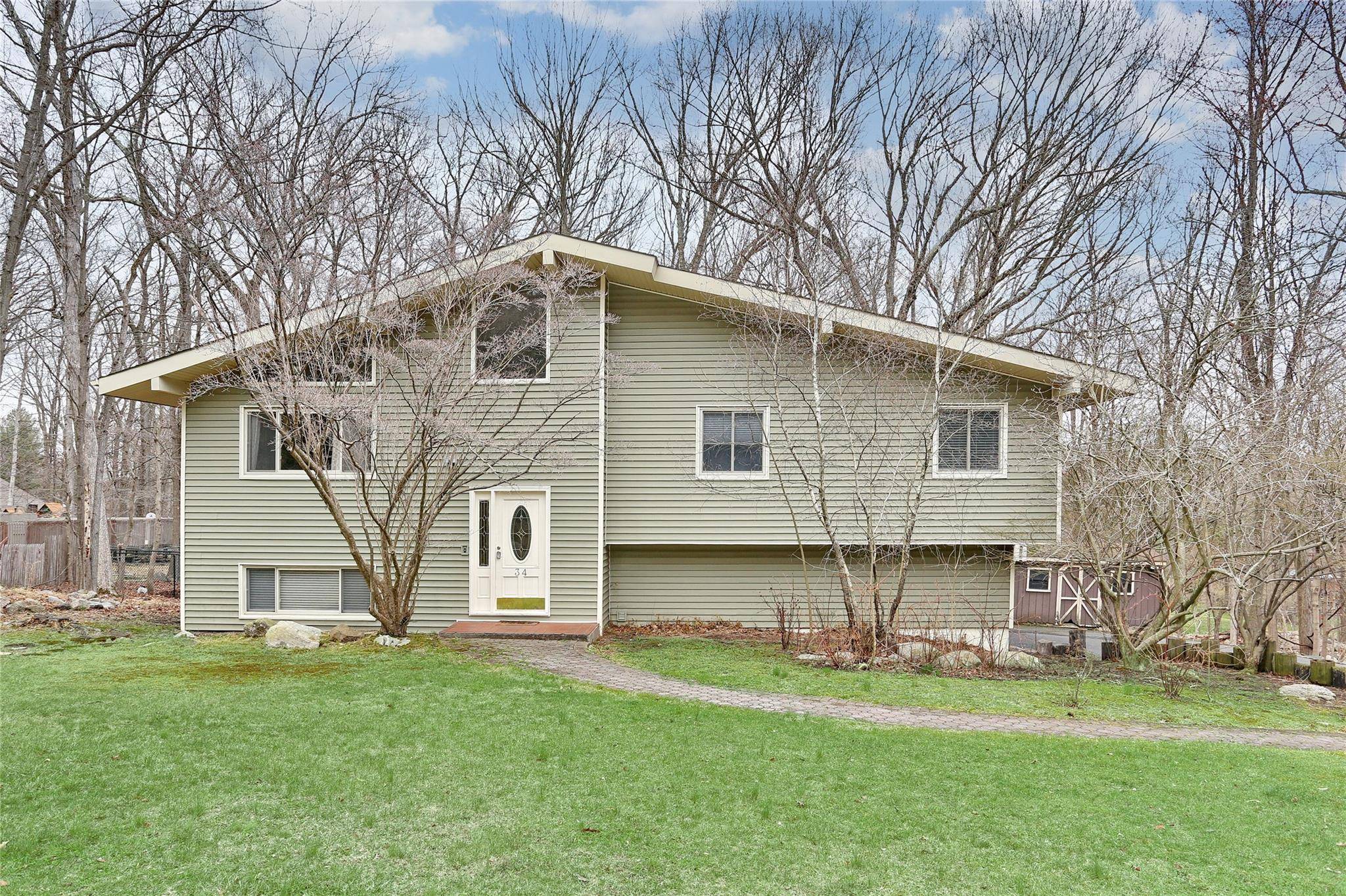 Pomona, NY 10970,34 Tamarack LN