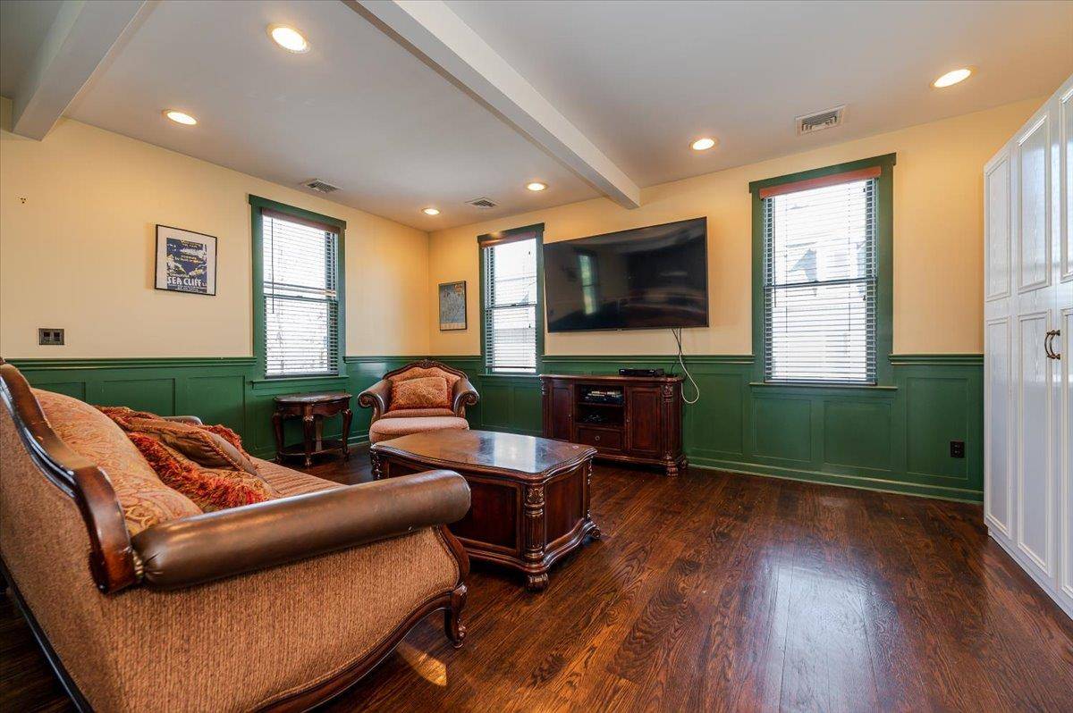 Sea Cliff, NY 11579,311 Sea Cliff AVE