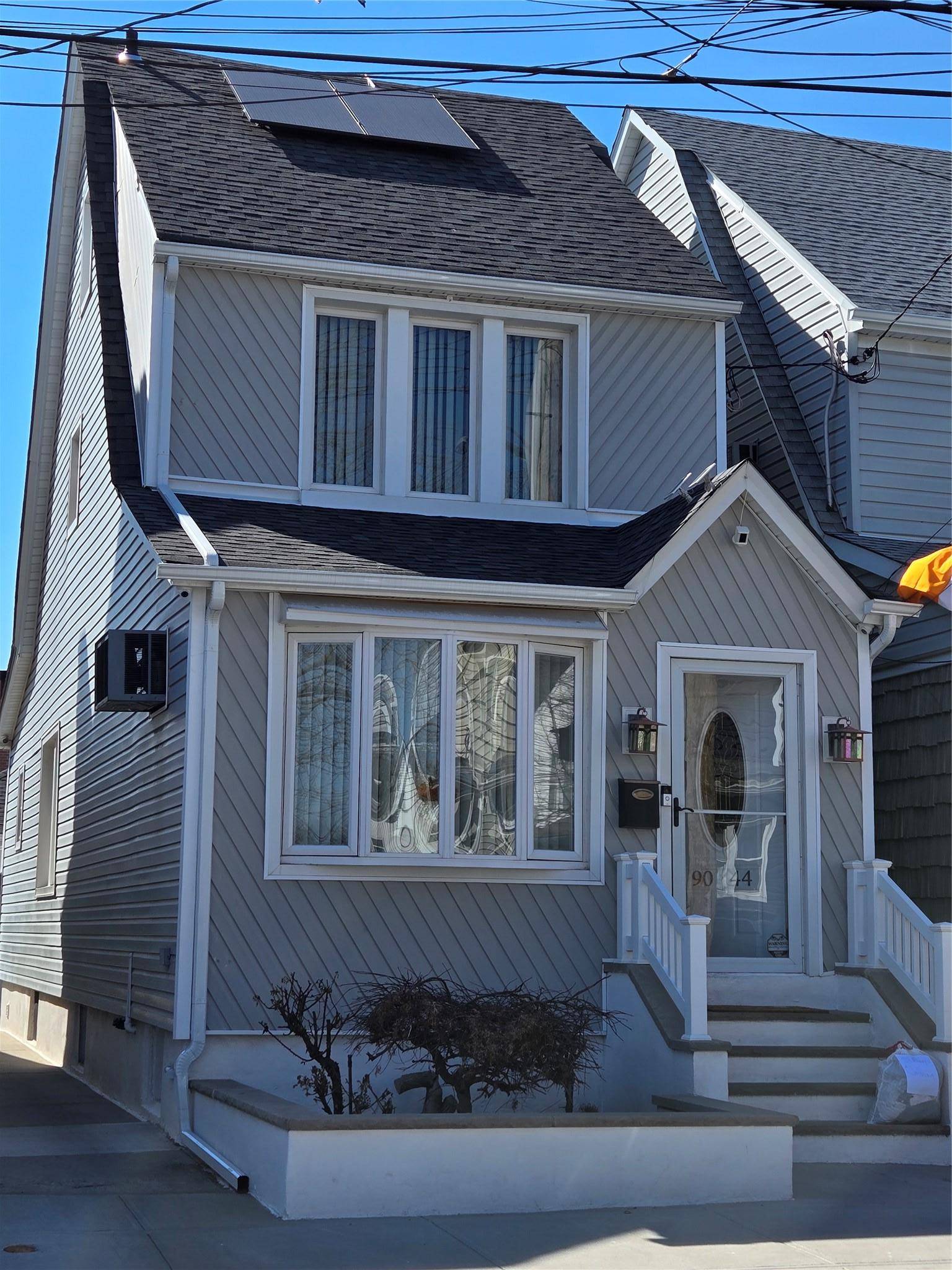 Ozone Park, NY 11417,90-44 Desarc RD